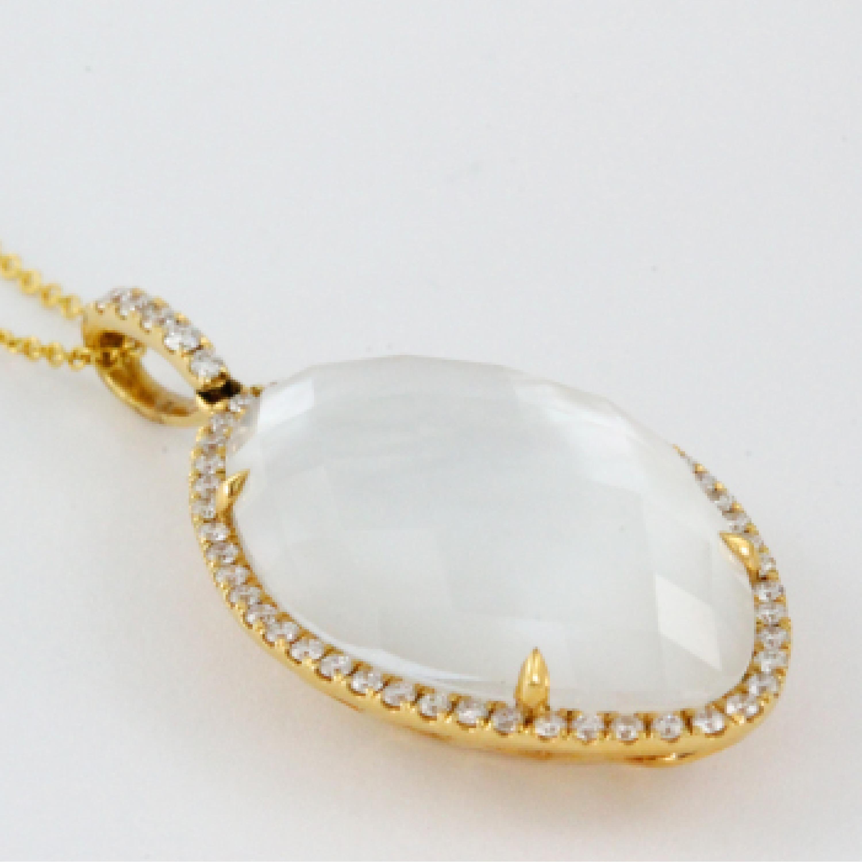 18K Yellow Gold Marquise Fashion Necklace w/ Mother of Pearl, Quartz & Diamonds In New Condition For Sale In Great Neck, NY