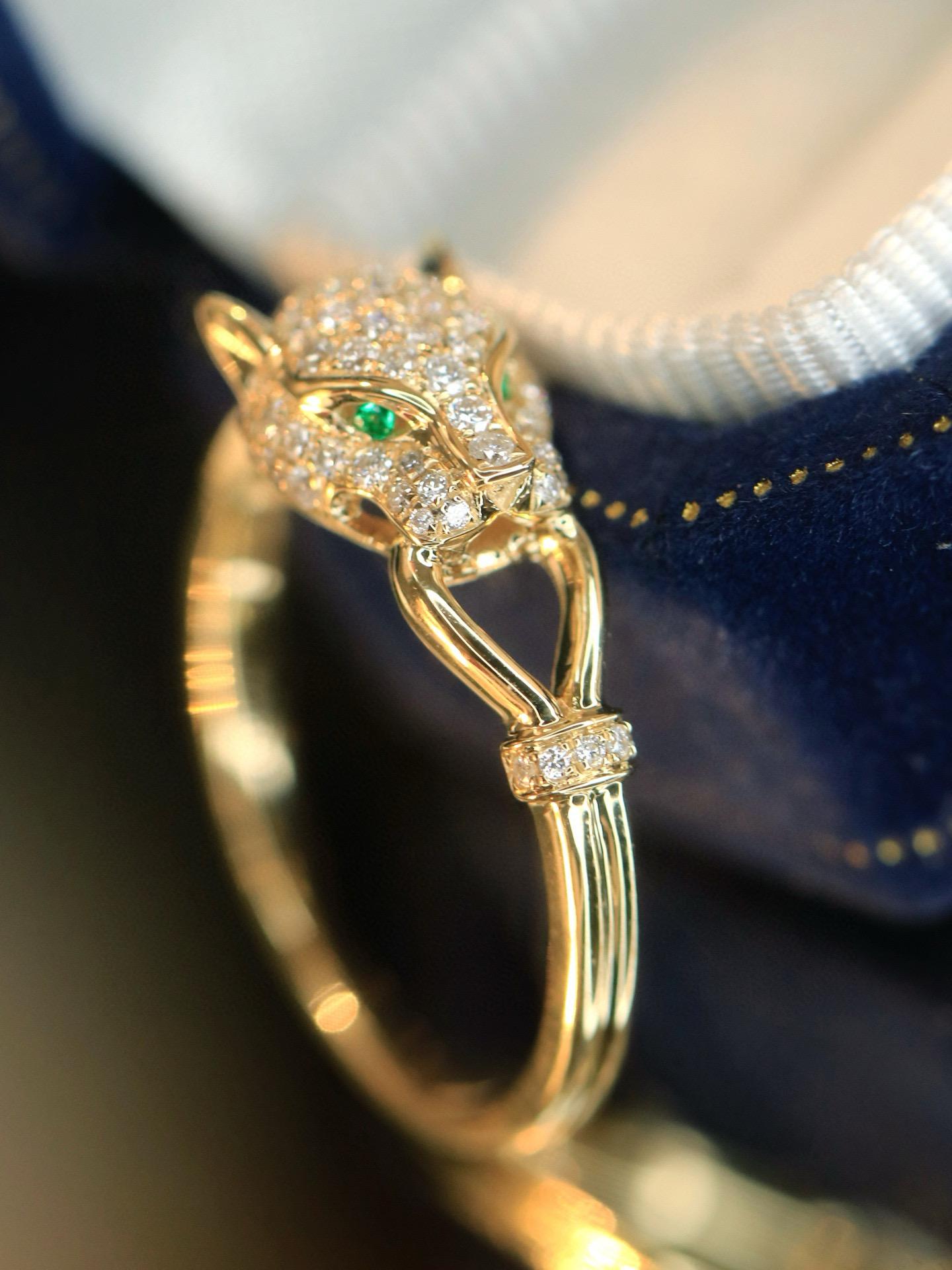 18k Gold Leopard Fashion Ring with Diamonds & Premium Emerald

Diamonds - 0.36 CT 
Total Weight - 3.2 GM
18K Yellow Gold and White Gold are both available. 

High-quality Material: Made of 18K gold, providing durability and a luxurious