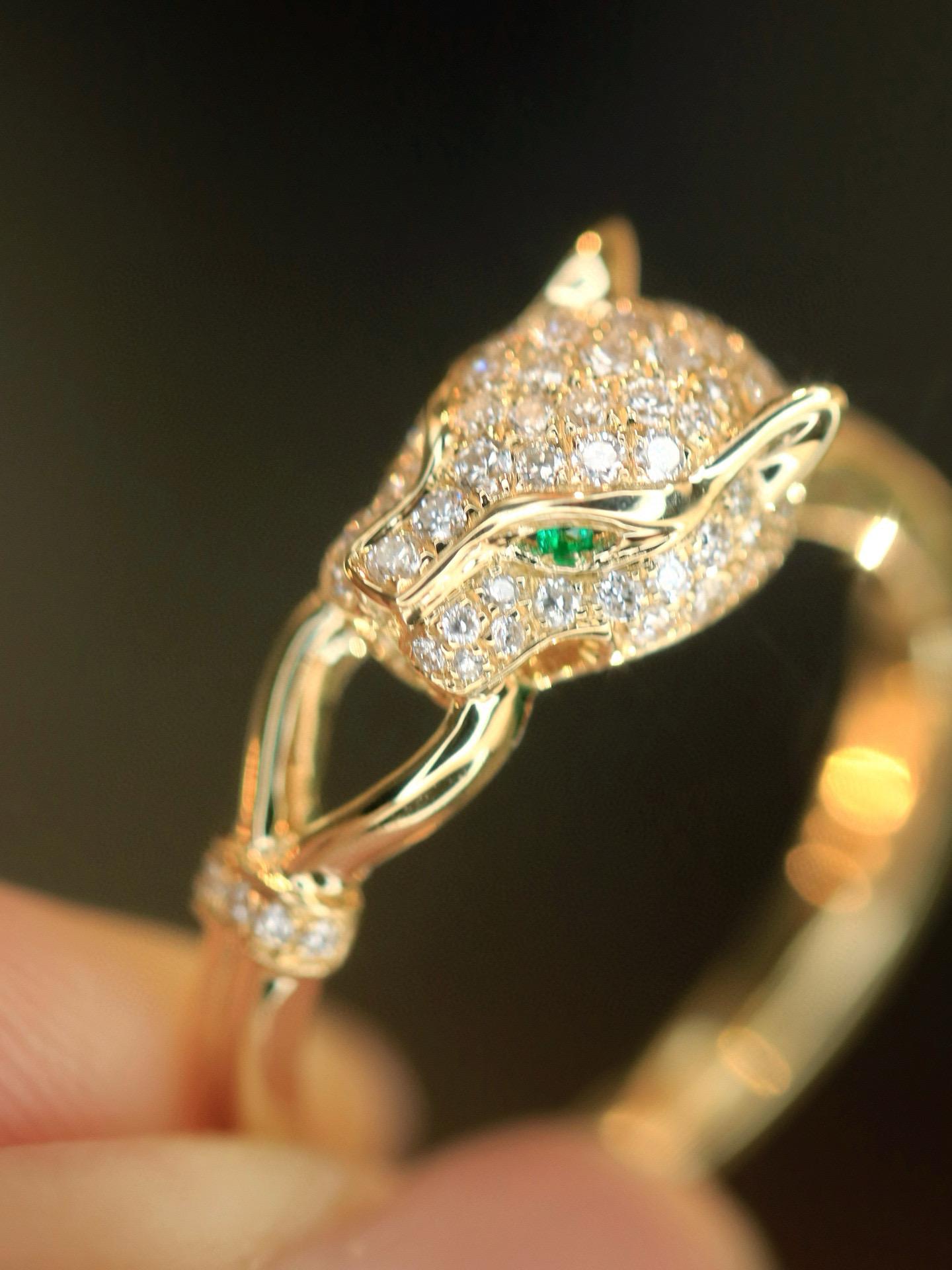 Modern 18k Gold Leopard Cocktail Ring with Diamonds & Premium Emerald For Sale