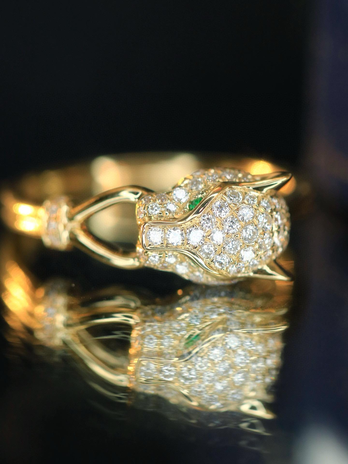 Women's or Men's 18k Gold Leopard Cocktail Ring with Diamonds & Premium Emerald For Sale