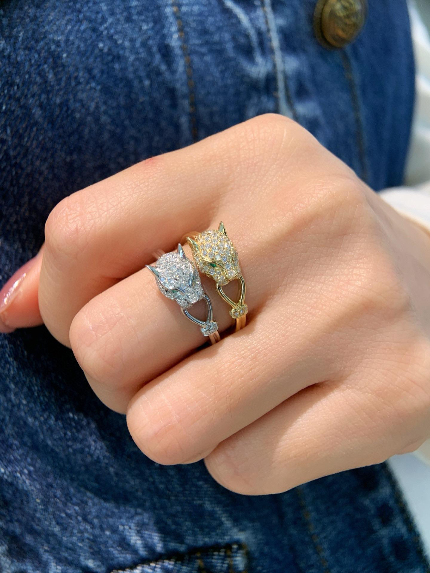 18k Gold Leopard Cocktail Ring with Diamonds & Premium Emerald For Sale 3