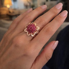 Bague rétro en or jaune 18K Mauboussin Burma no Heat Ruby Flower