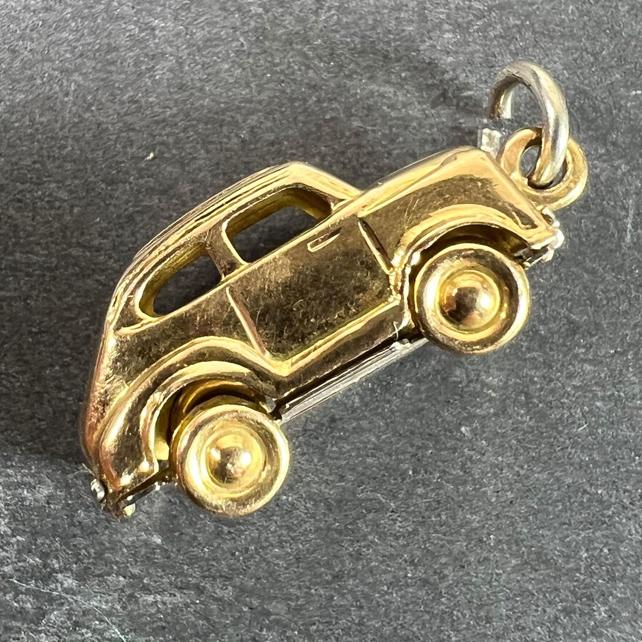 Pendentif breloque de voiture de salon mécanique en or jaune 18 carats Bon état - En vente à London, GB