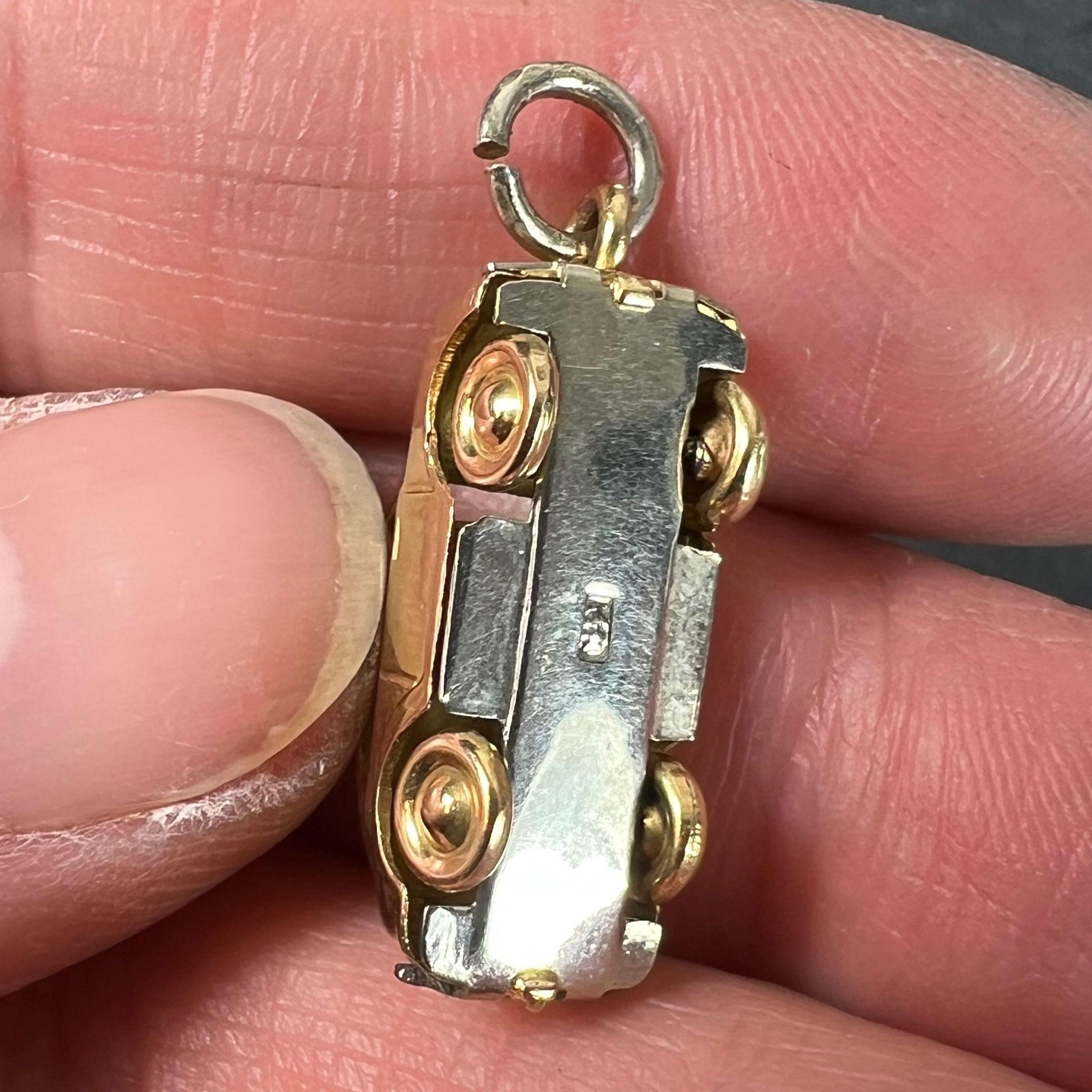 Pendentif breloque de voiture de salon mécanique en or jaune 18 carats en vente 3