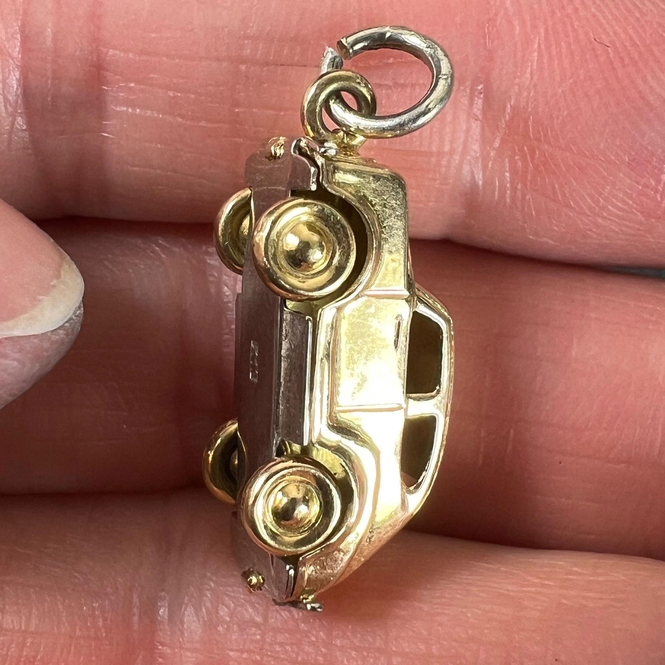 Pendentif breloque de voiture de salon mécanique en or jaune 18 carats en vente 4