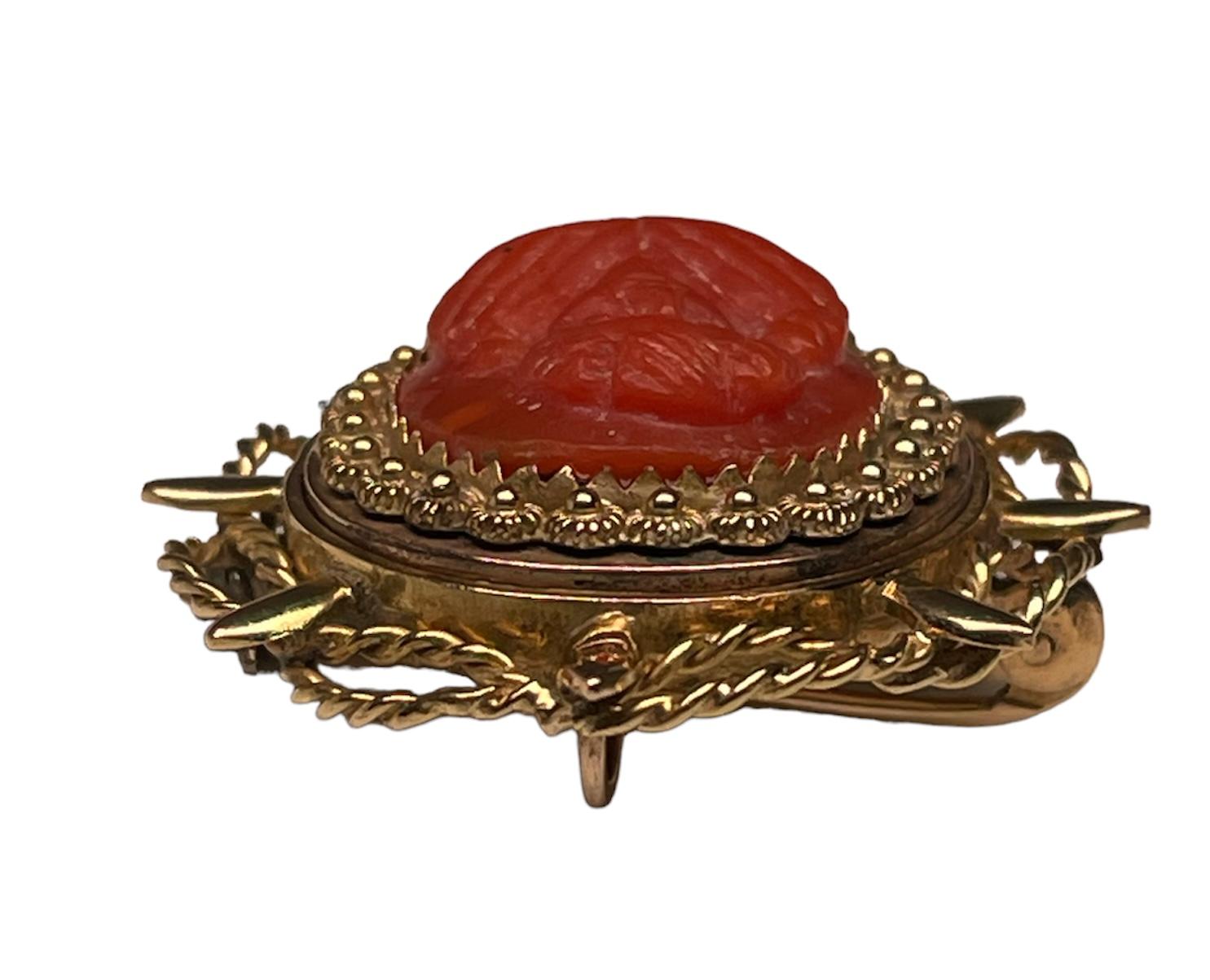 18k Yellow Gold Mediterranean Coral Cameo Brooch Pendant In Good Condition For Sale In Guaynabo, PR