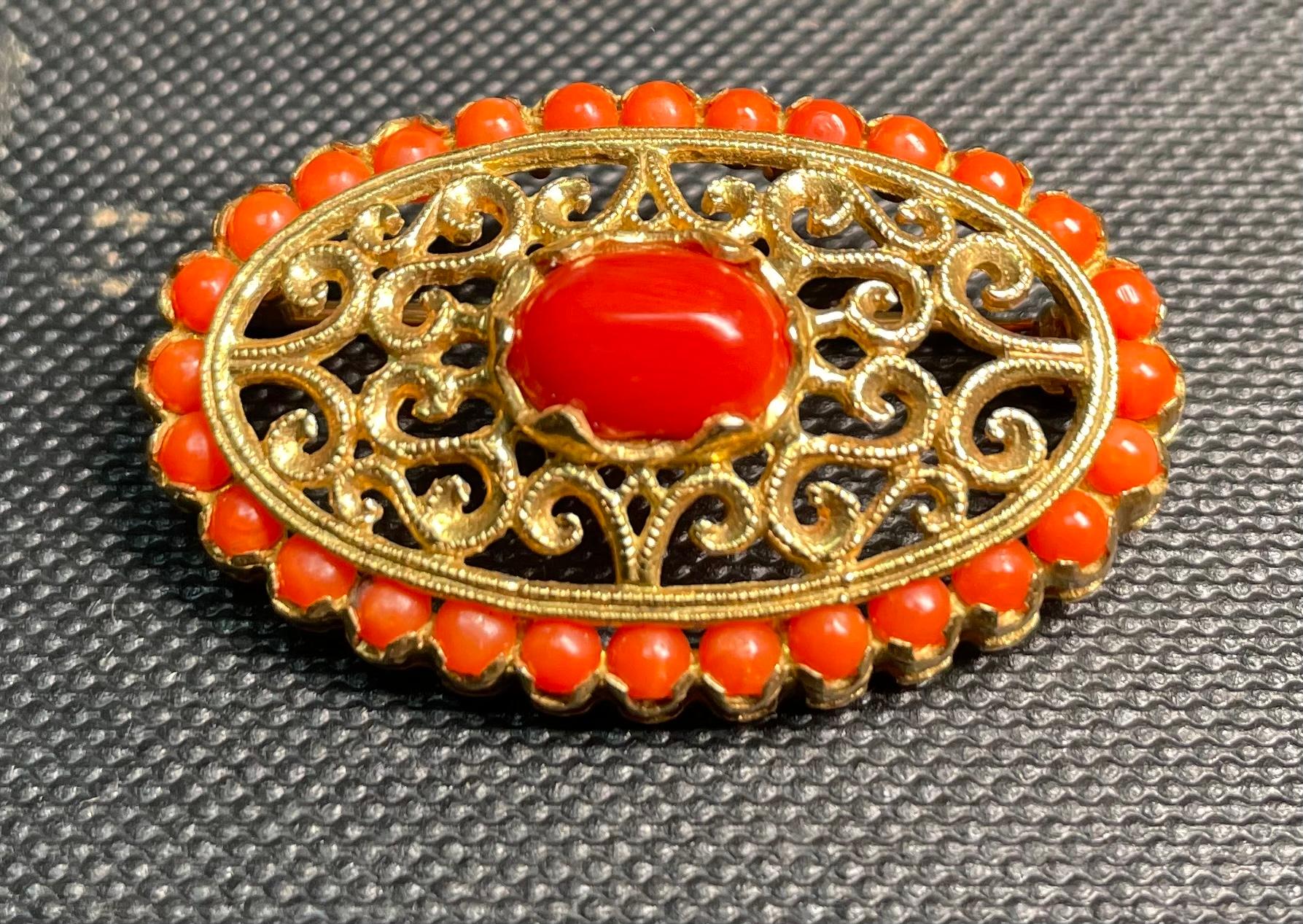 18k Yellow Gold Mediterranean Coral Oval Brooch For Sale 1