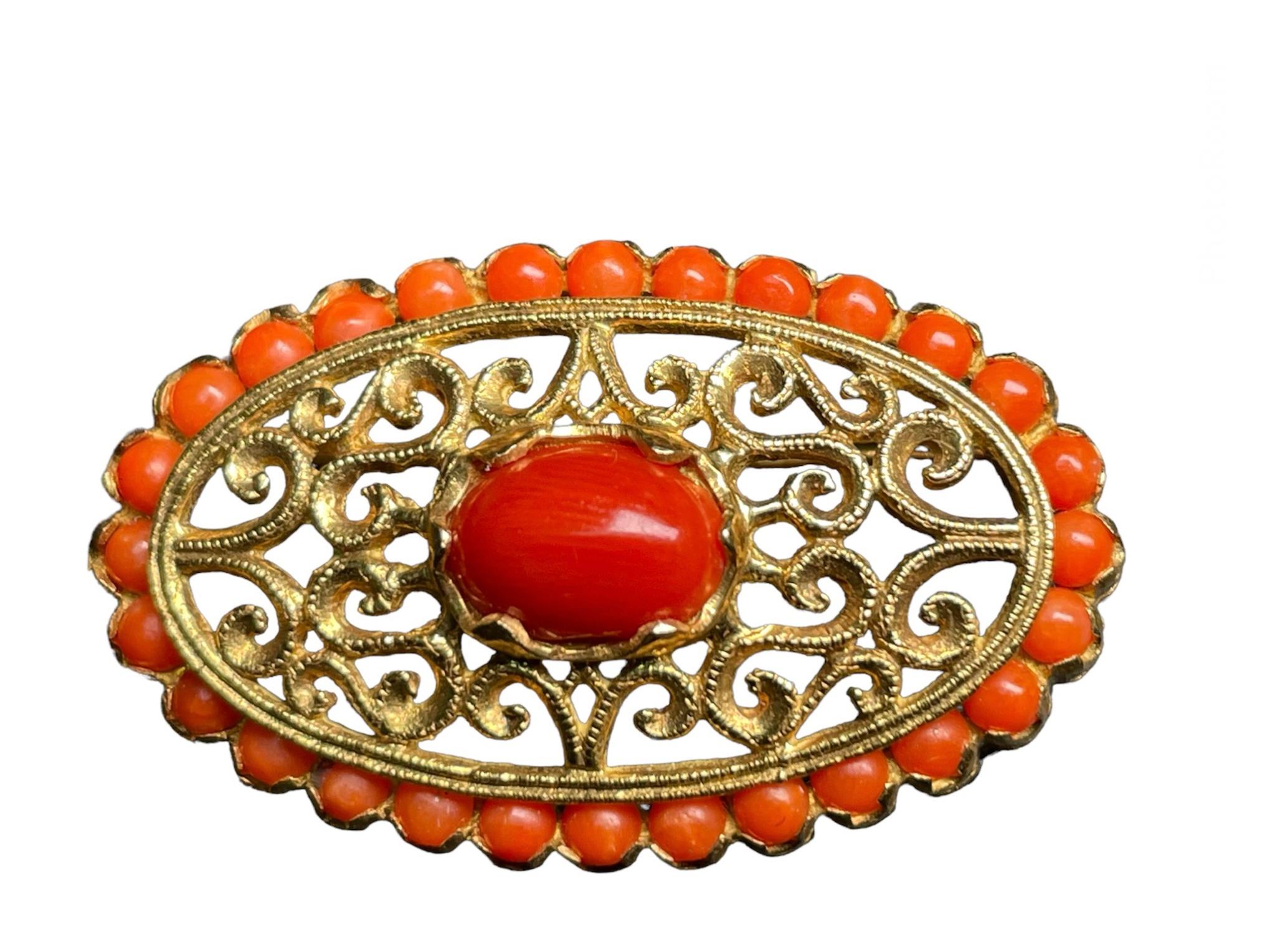 Retro 18k Yellow Gold Mediterranean Coral Oval Brooch For Sale