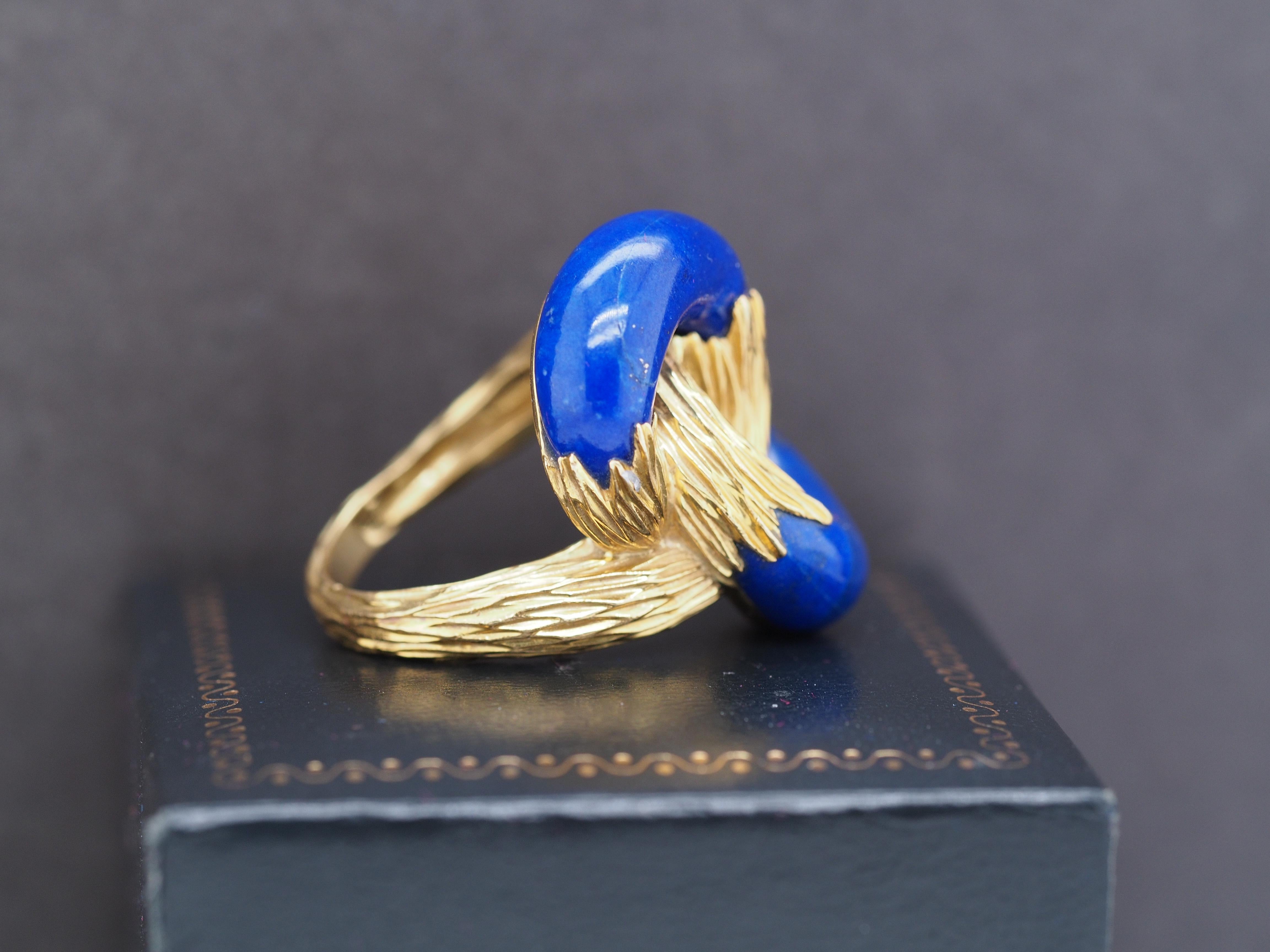 Art Deco 18K Yellow Gold Mellerio 1970s French Lapis Lazuli Ring For Sale