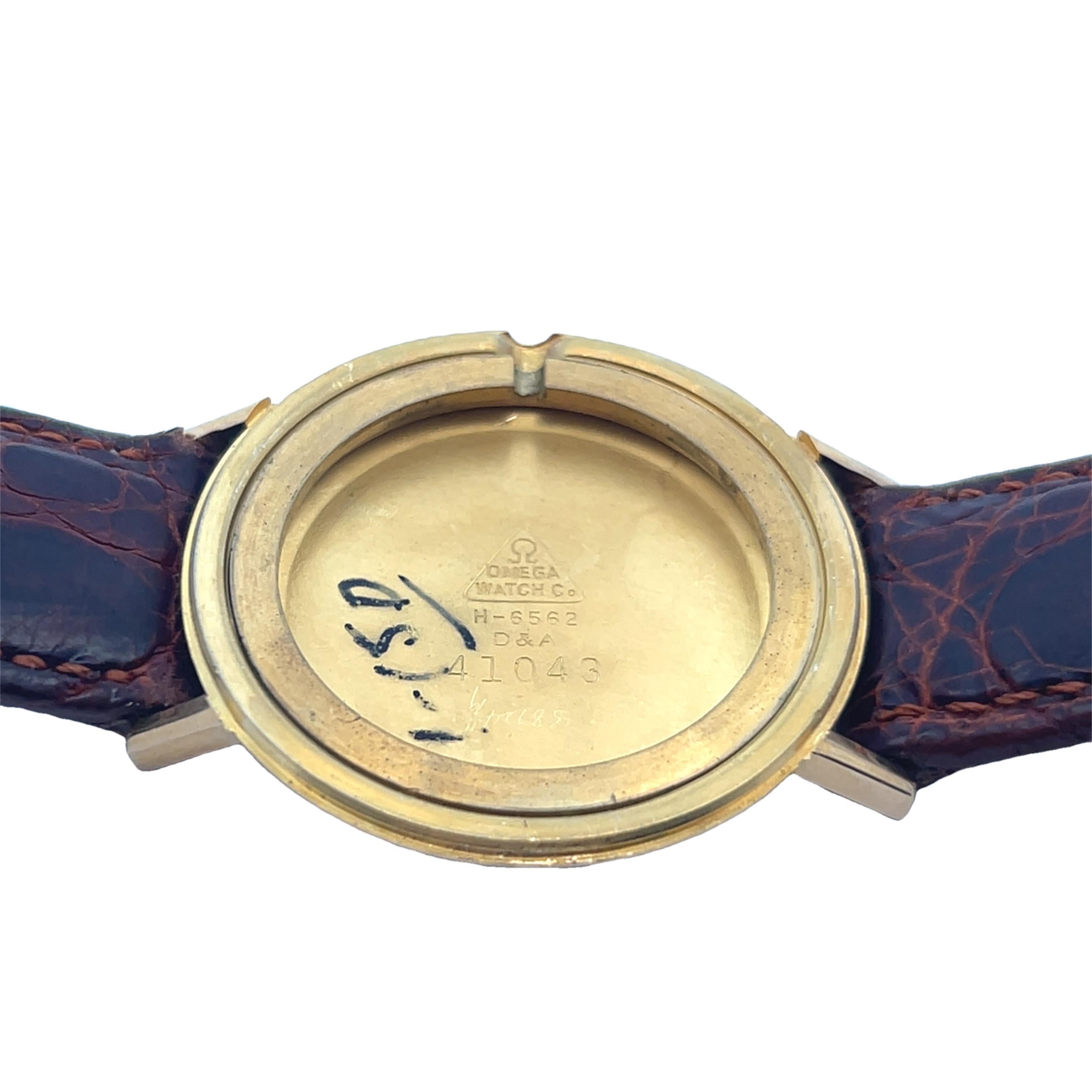 Montre-bracelet Omega pour homme en or jaune 18K Ca 1950s 34mm en vente 6