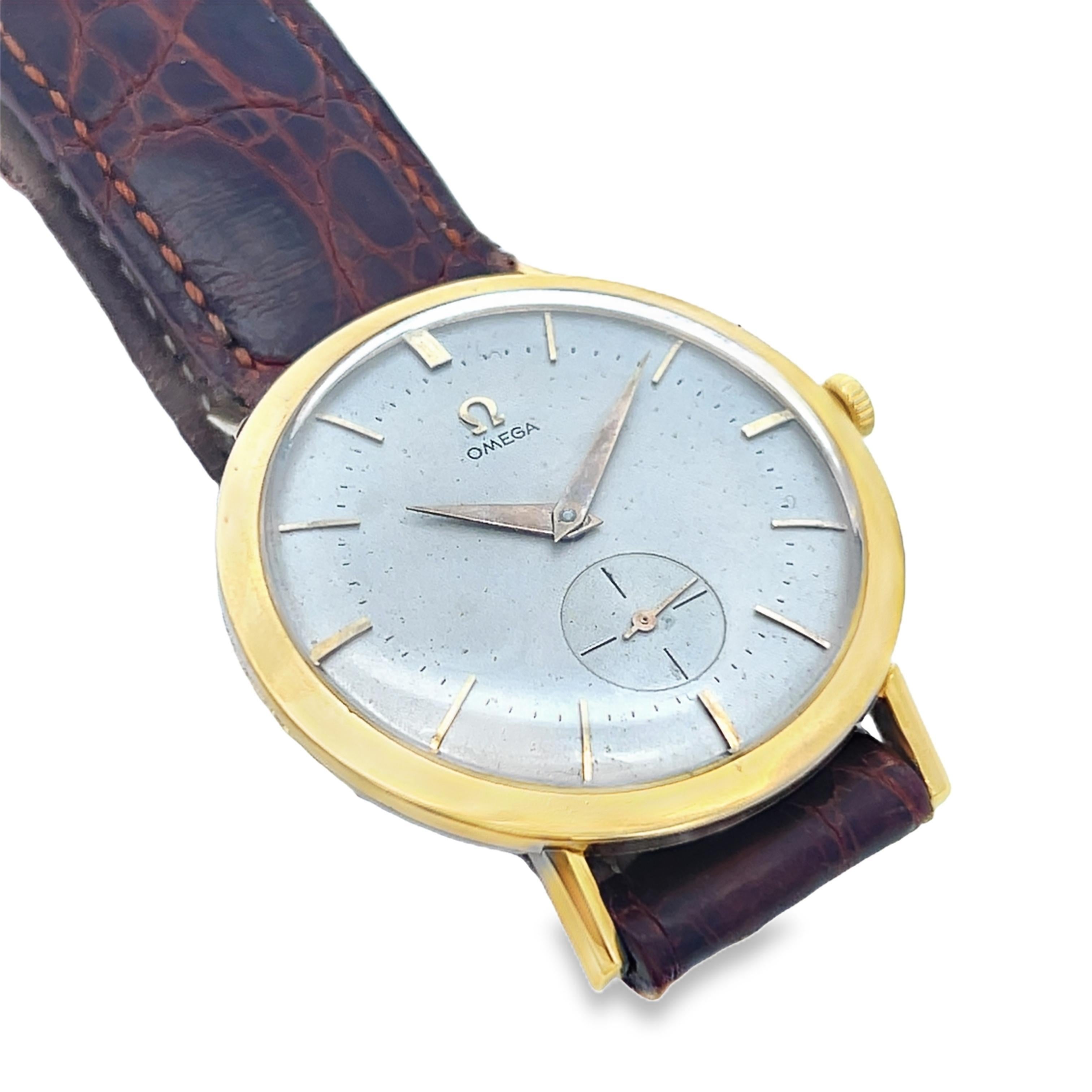 Montre-bracelet Omega pour homme en or jaune 18K Ca 1950s 34mm Excellent état - En vente à Lexington, KY