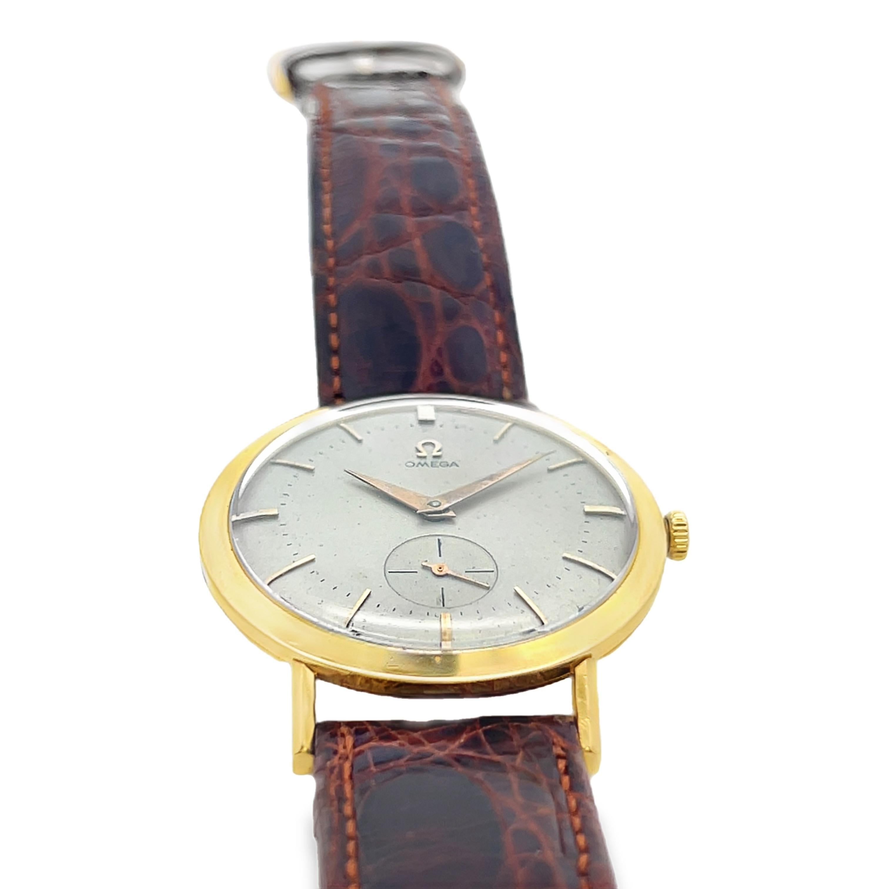 Montre-bracelet Omega pour homme en or jaune 18K Ca 1950s 34mm en vente 1