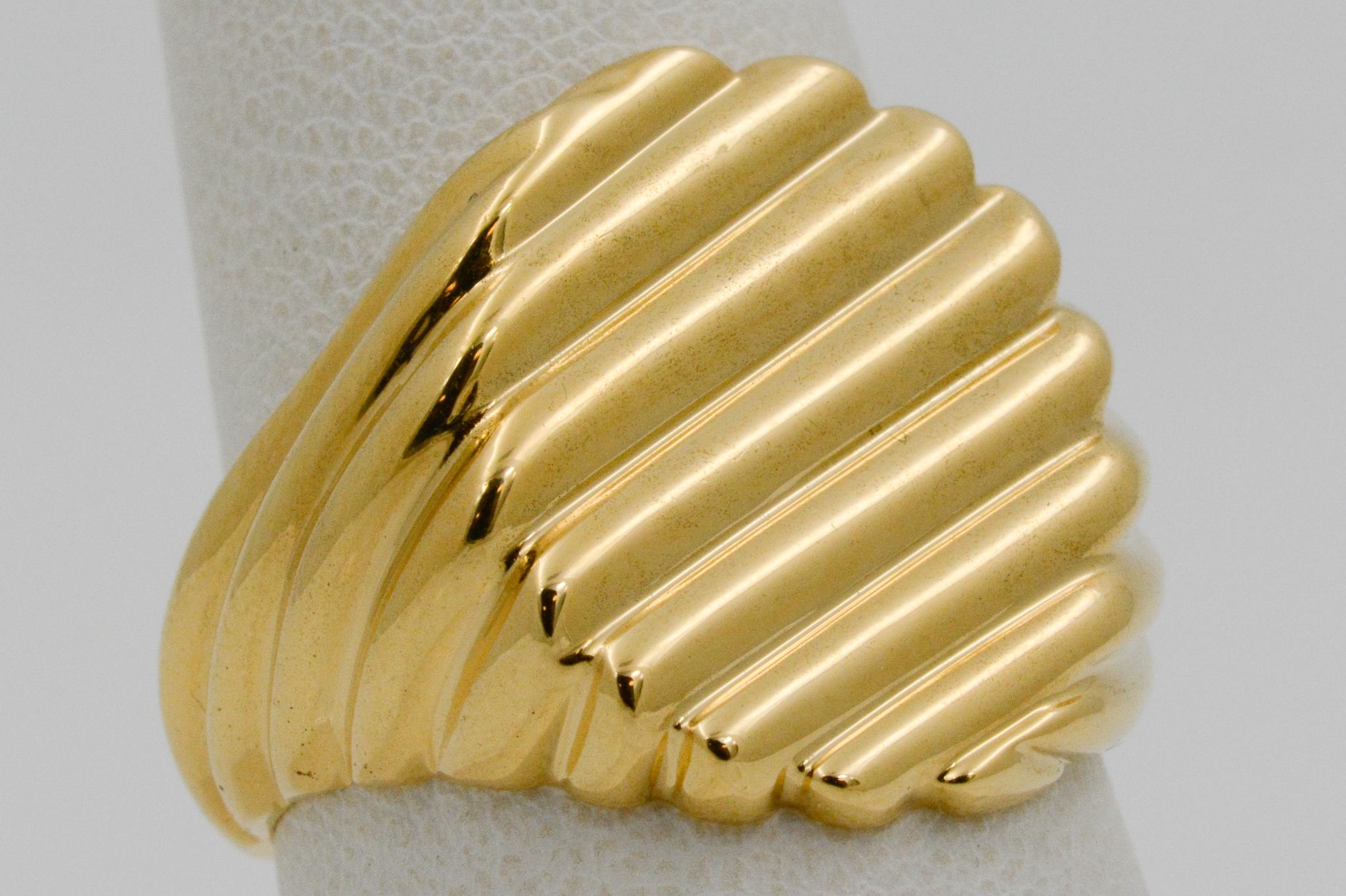 18 Karat Yellow Gold Men's Ridged Ring 6