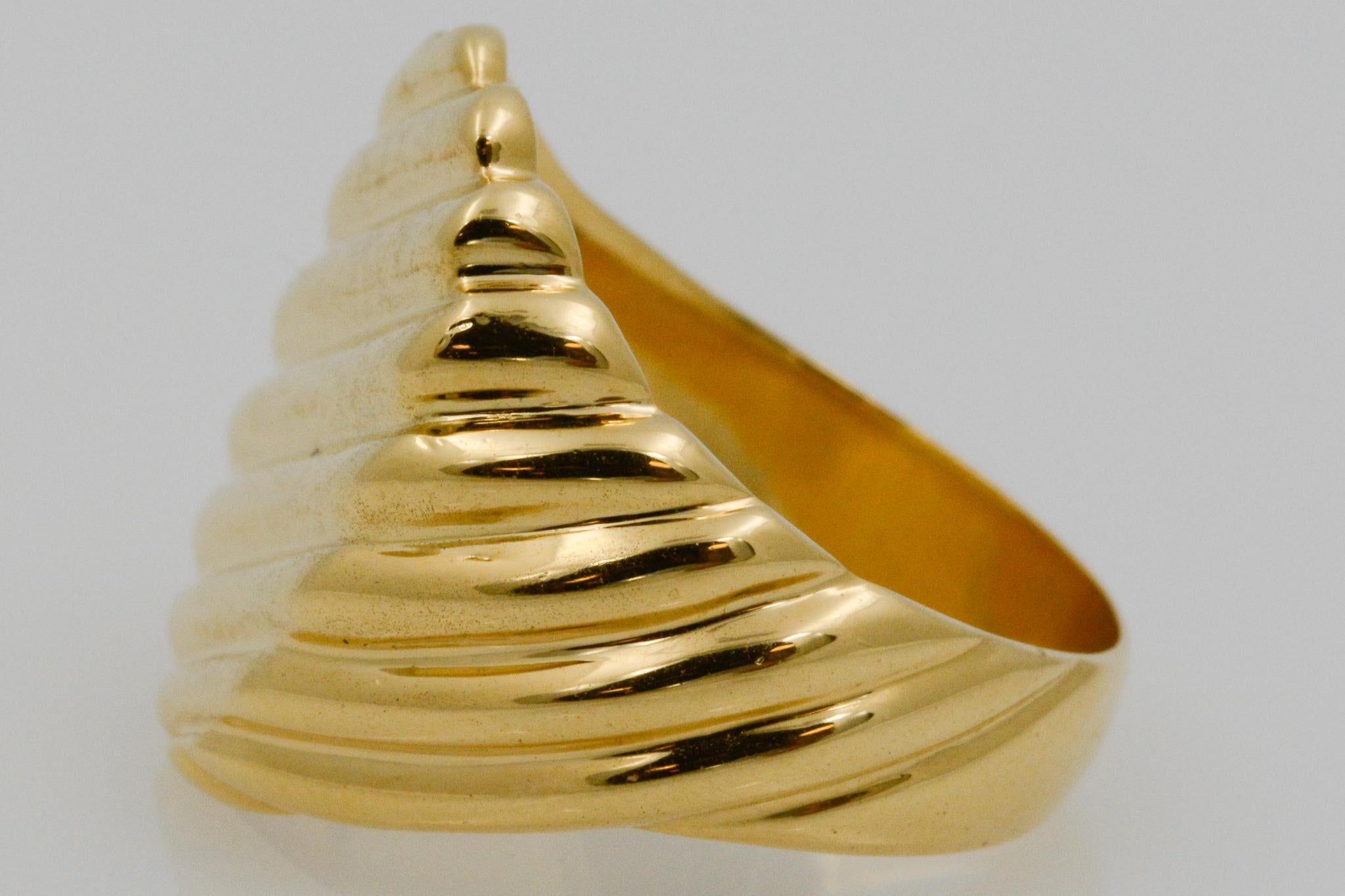 18 Karat Yellow Gold Men's Ridged Ring 1