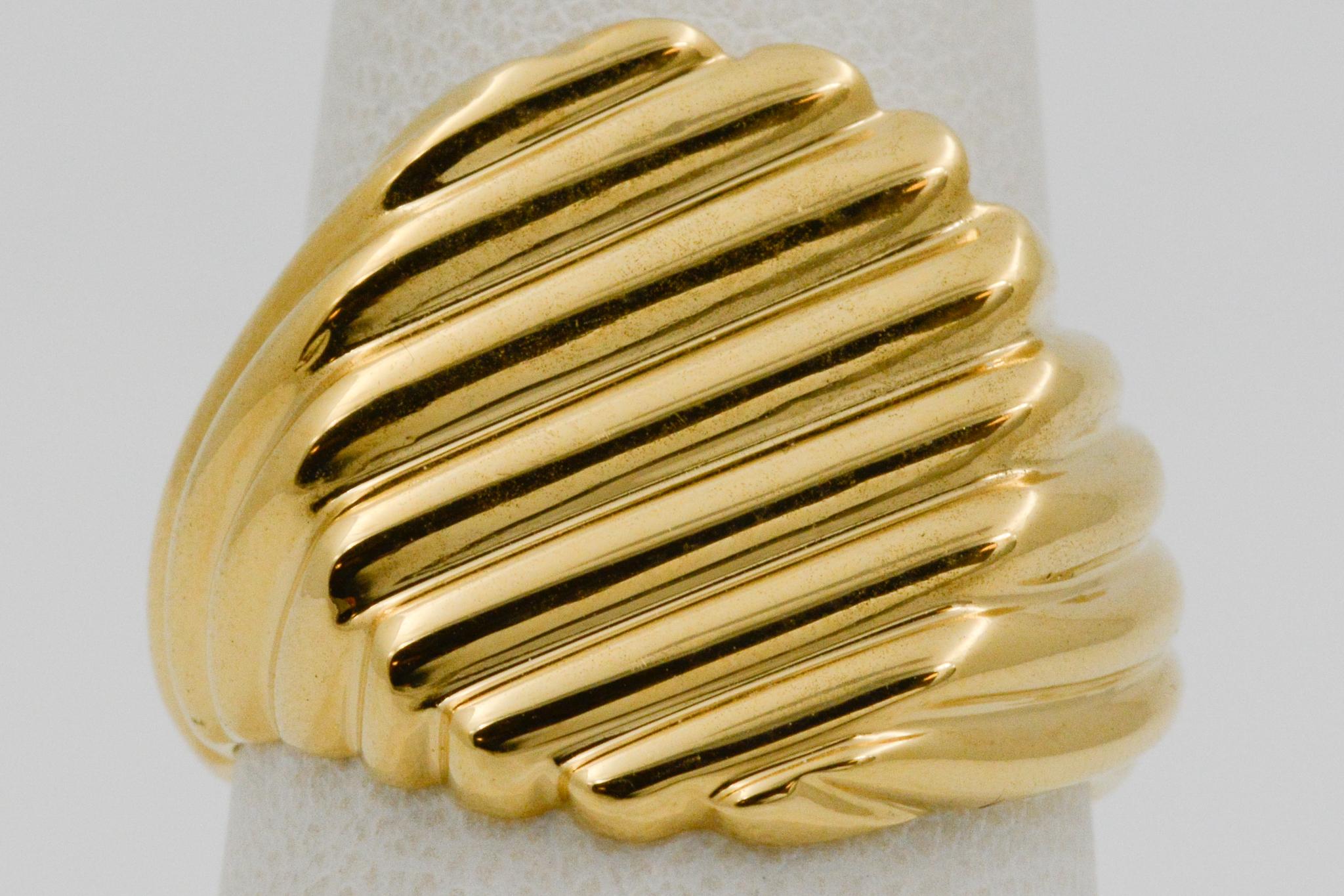 18 Karat Yellow Gold Men's Ridged Ring 3