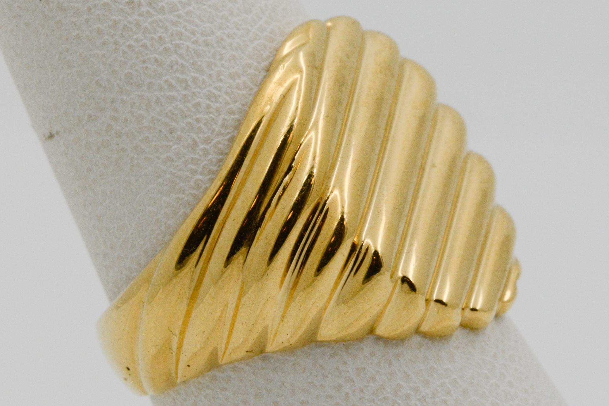 18 Karat Yellow Gold Men's Ridged Ring 5