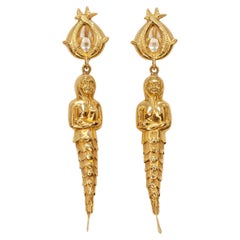 Pendientes colgantes de sirena y pez de oro amarillo de 18 quilates c. 1960