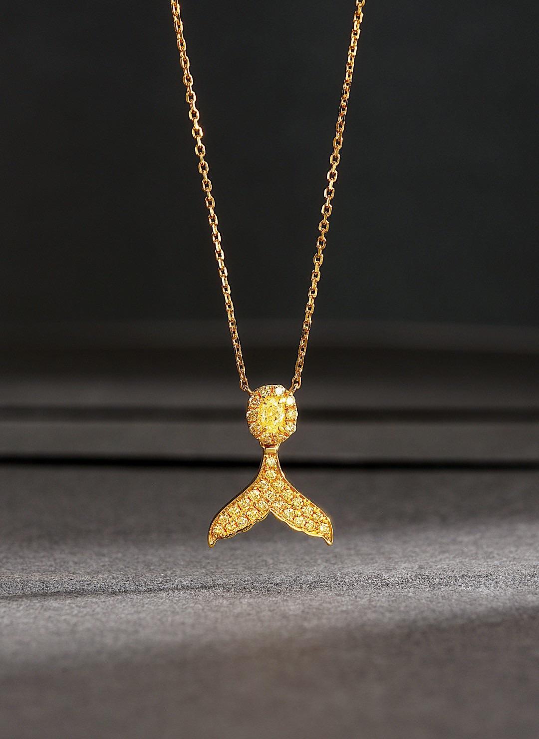 18K Yellow Gold Mermaid Necklace with Natural Yellow Diamonds

Inspired by the mystical beauty of the ocean, this enchanting mermaid necklace in 18K yellow gold is adorned with a stunning natural yellow diamond (0.10ct) and sparkling accent stones