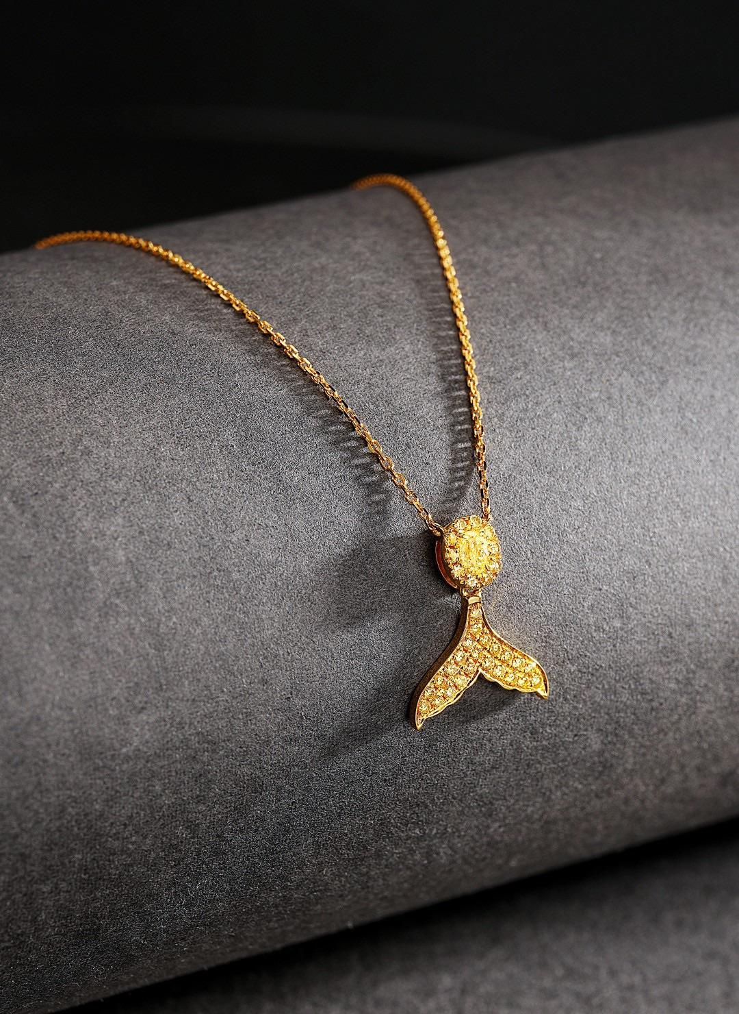 18K Yellow Gold Mermaid Necklace with Natural Yellow Diamonds In New Condition For Sale In Hong Kong, HK