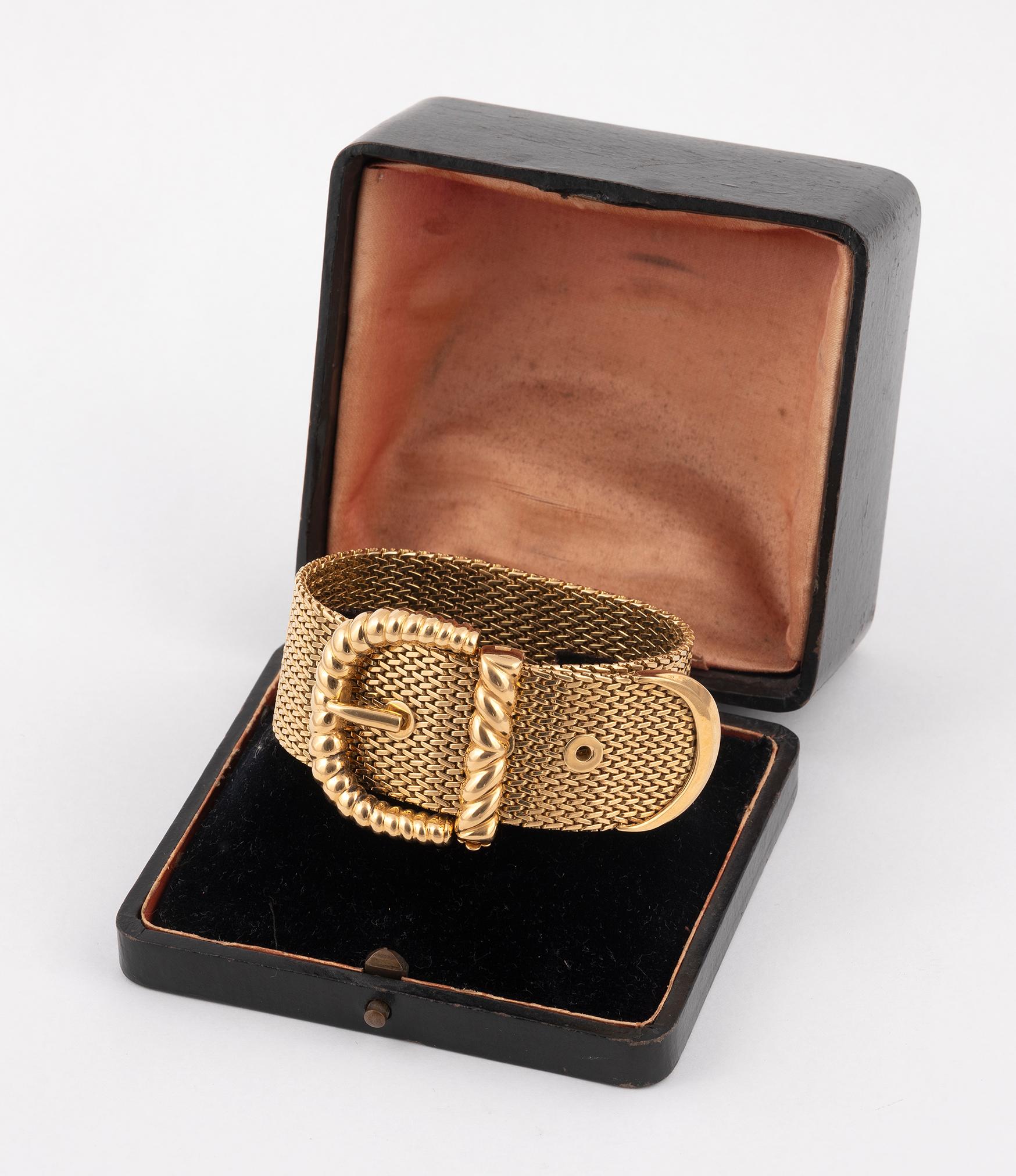 18k yellow gold mesh estate bracelet with clasp.
Size:lenght 19cm wide 2,5cm
Weight: 106.8gr