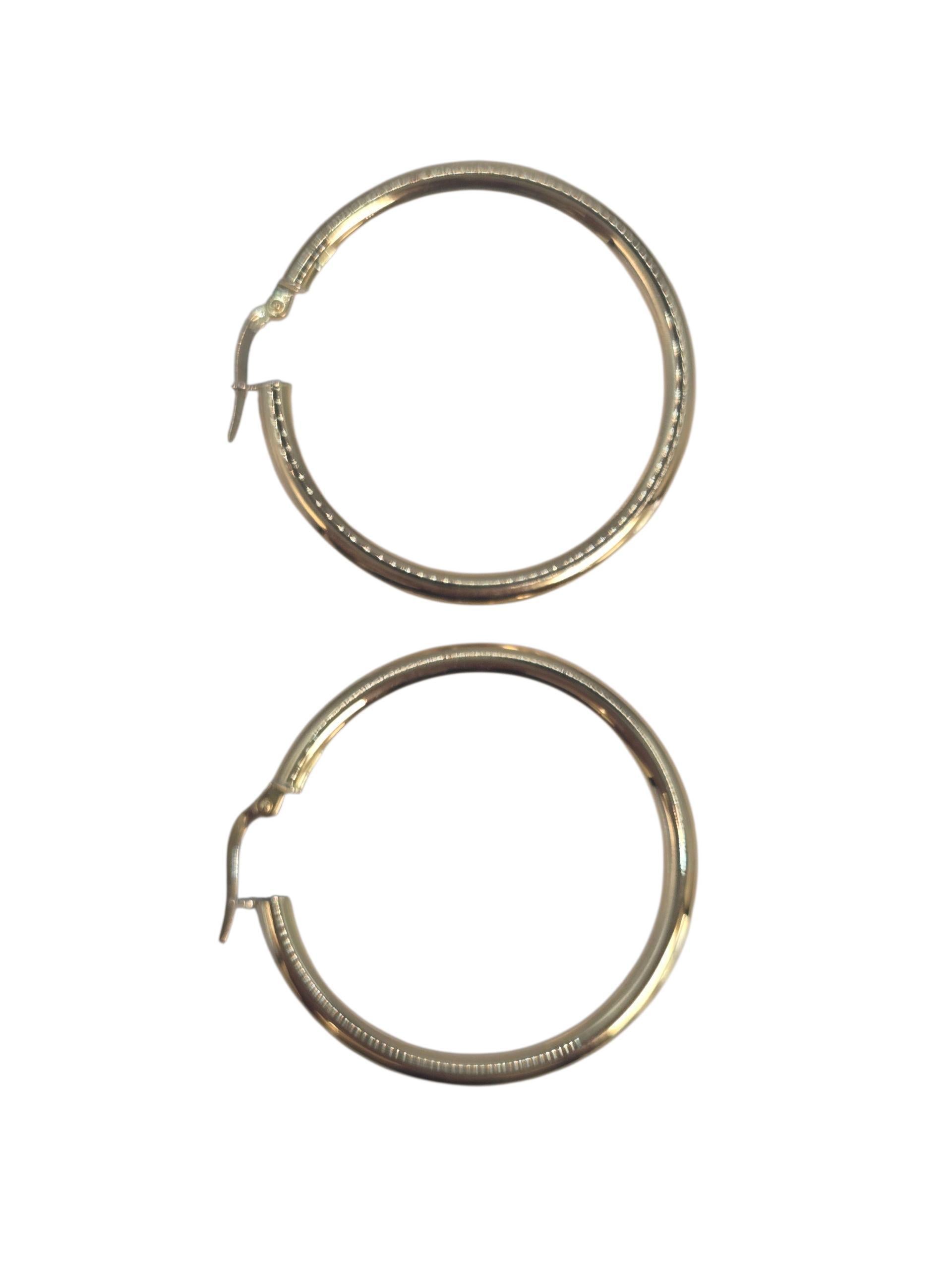 Contemporaneo Orecchini a cerchio di medie dimensioni in oro giallo 18K #23541 in vendita