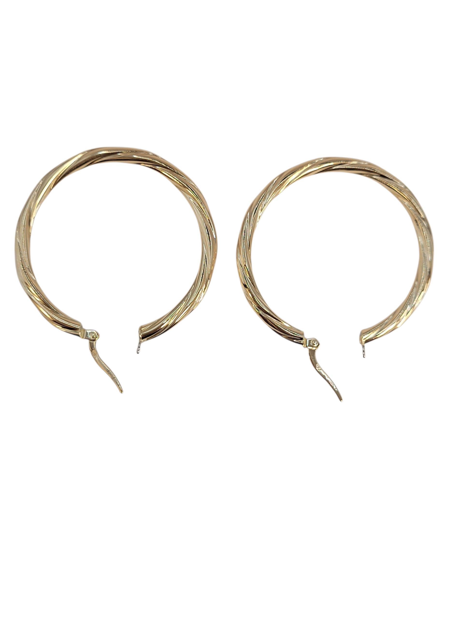 Moderno Orecchini a cerchio ritorto di medie dimensioni in oro giallo 18k #23529 in vendita