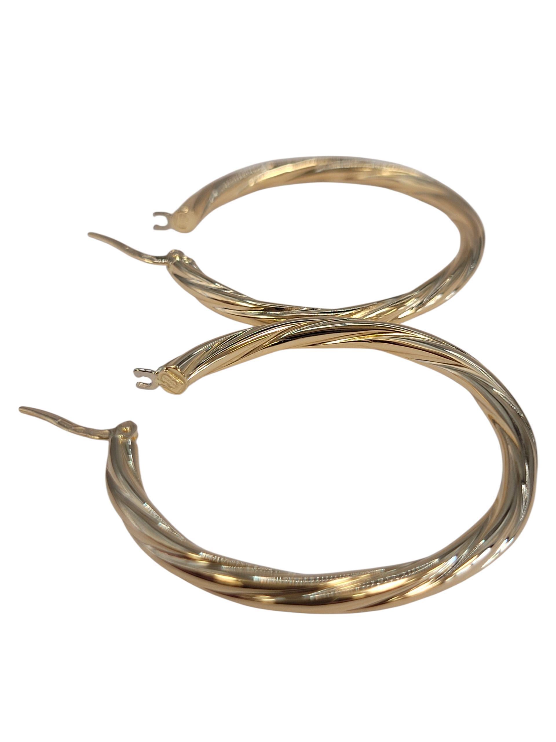 Orecchini a cerchio ritorto di medie dimensioni in oro giallo 18k #23529 in vendita 1