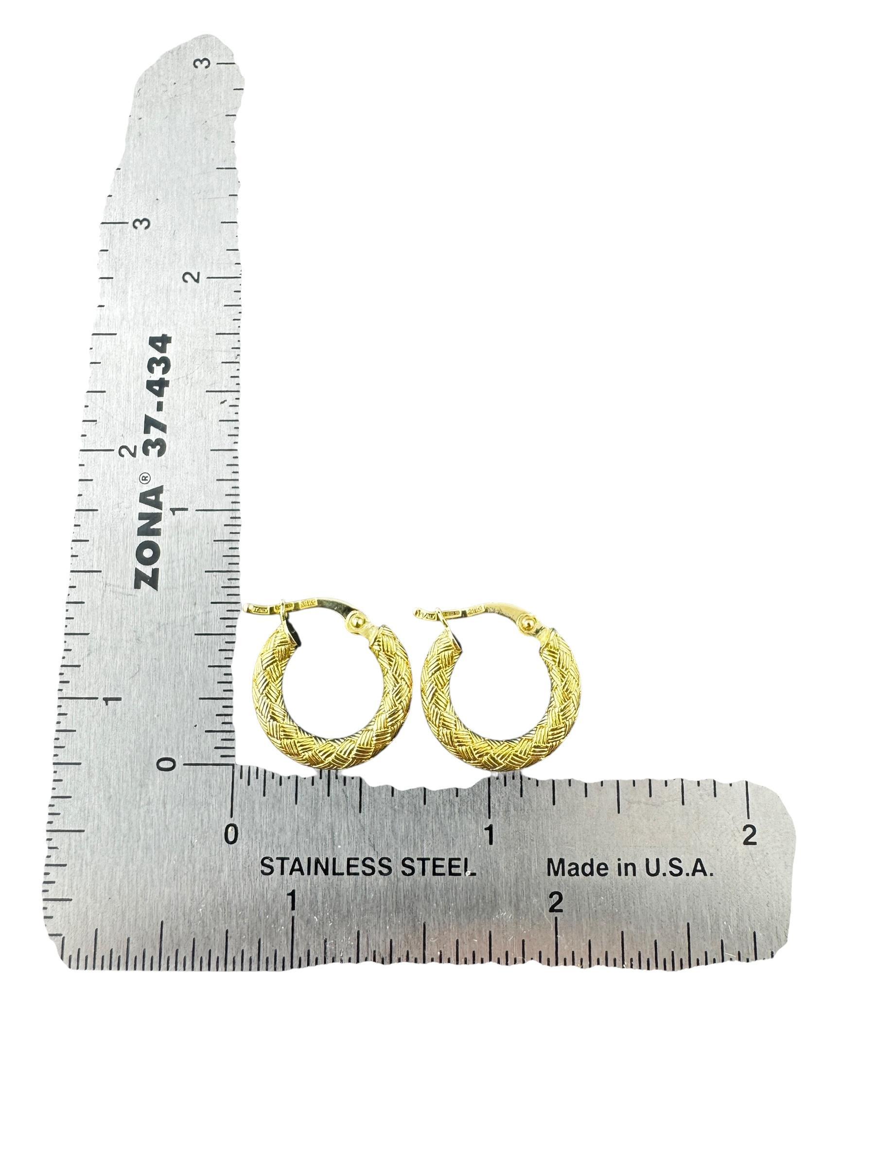 Orecchini a cerchio mini in oro giallo 18K #22517 in vendita 1