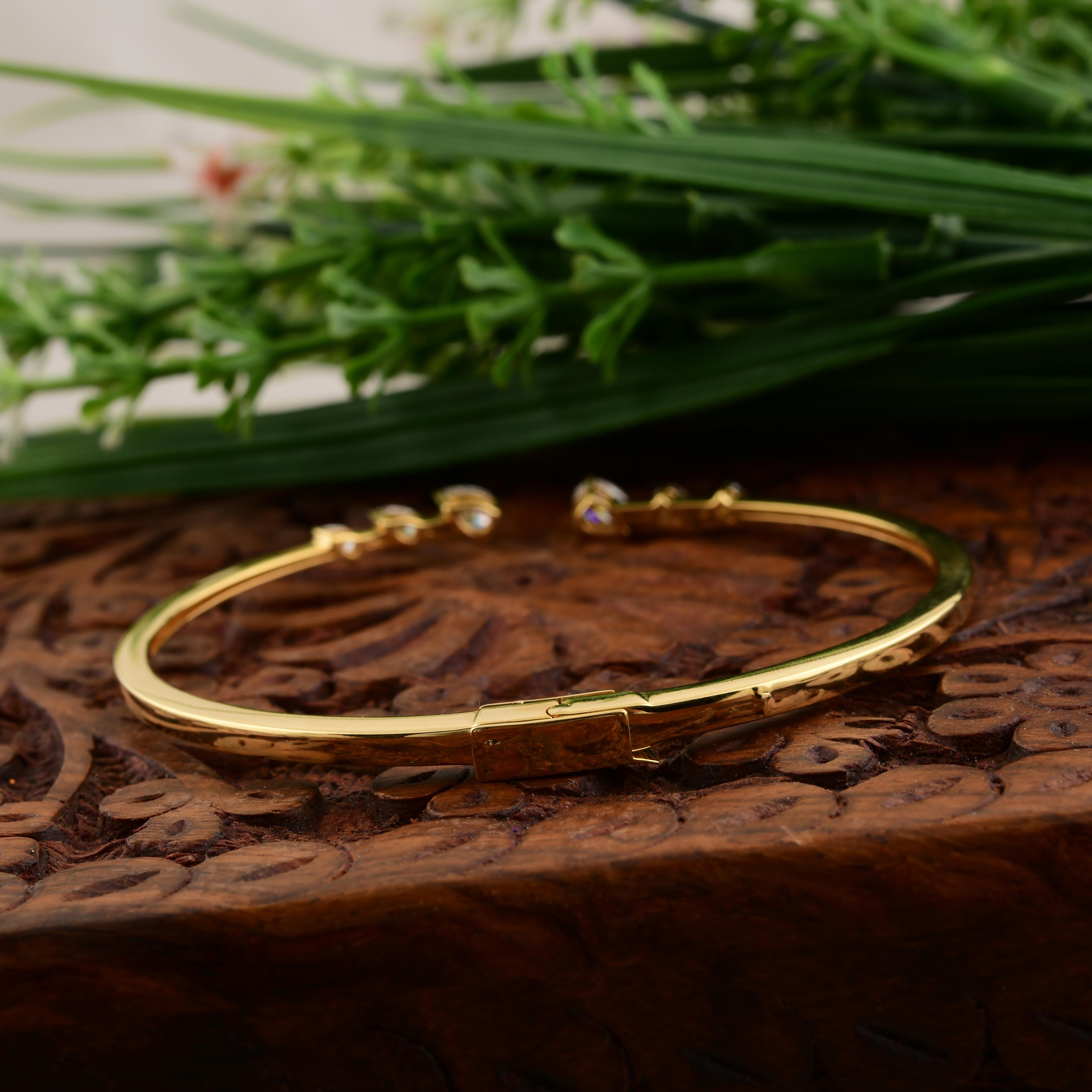 Pulsera brazalete de oro amarillo de 18 quilates con diamantes SI/H en graduación mínima para mujer Corte pera en venta