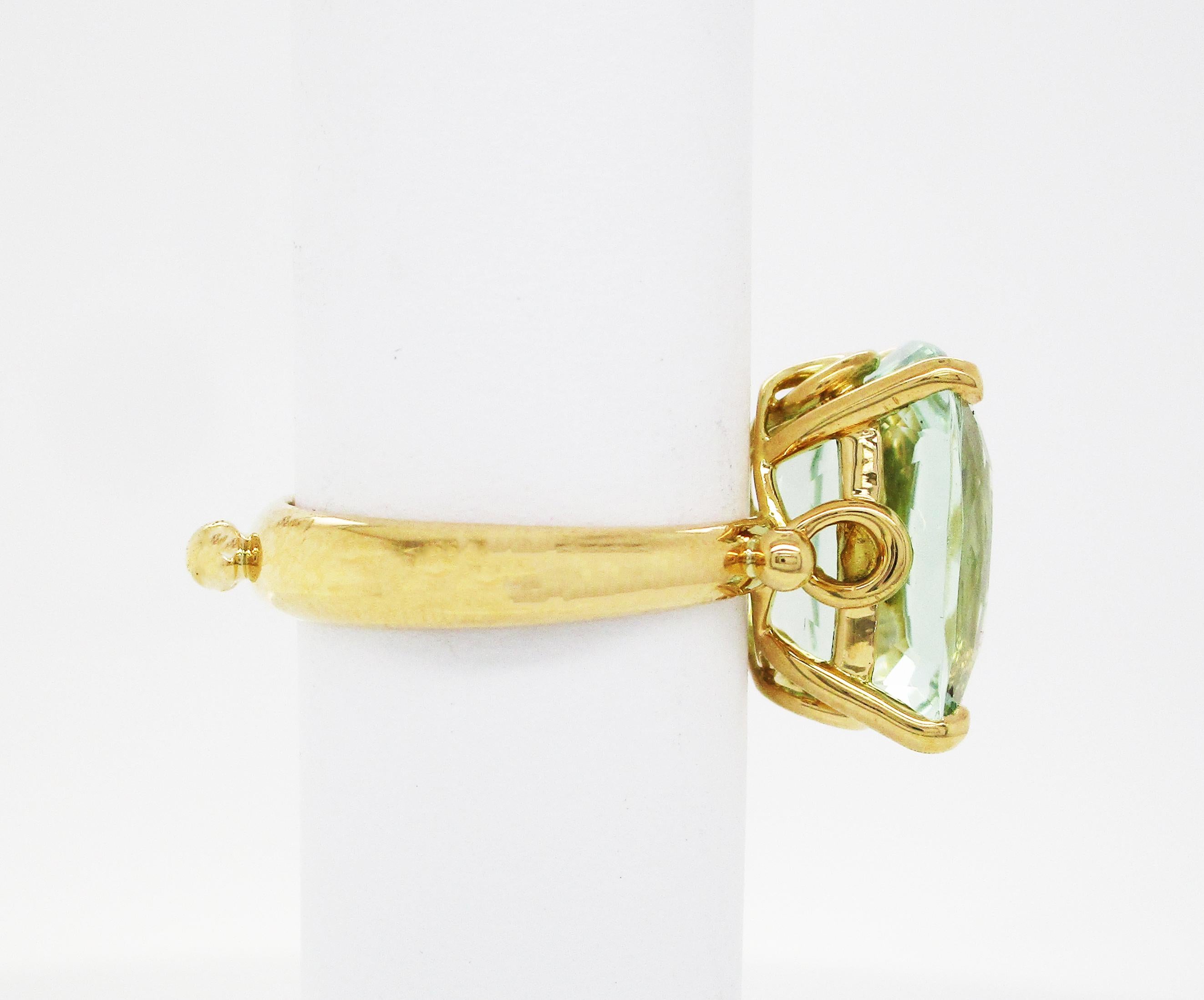 18 Karat Yellow Gold Mint Green Beryl Cocktail Dinner Ring In New Condition In Lexington, KY