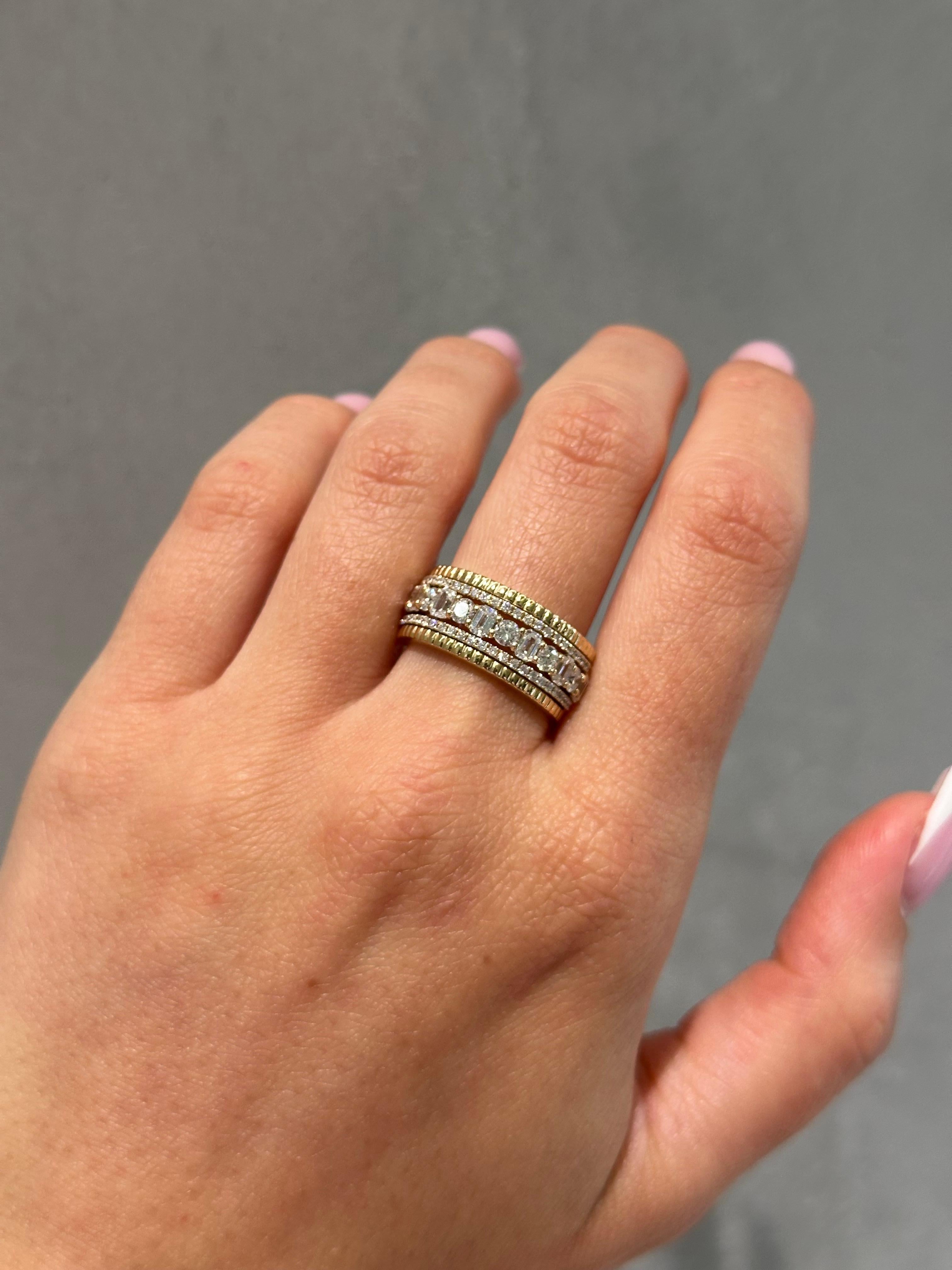 Taglio rotondo Anello in oro giallo 18K e diamanti misti in vendita