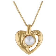 Vintage 18K Yellow Gold Mobe Pearl Heart Pendant Necklace