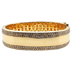 Brazalete moderno de oro amarillo de 18 quilates con diamantes