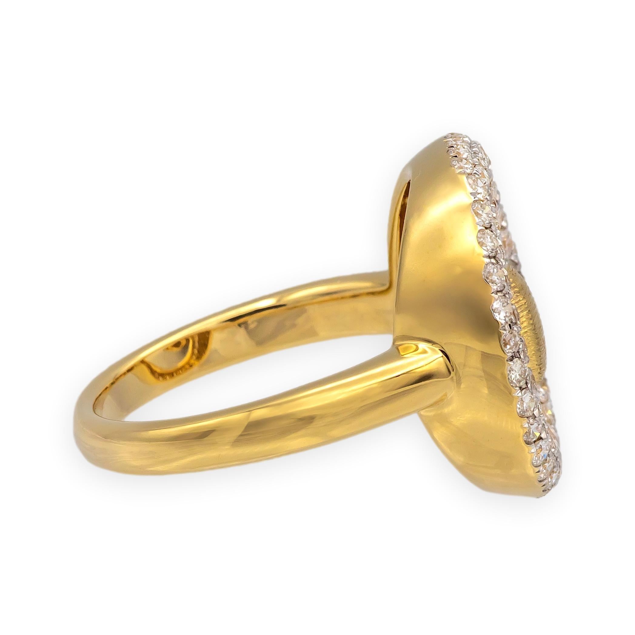Donna Anello modernista in oro giallo 18 carati con pavé di diamanti degli anni '70 in vendita