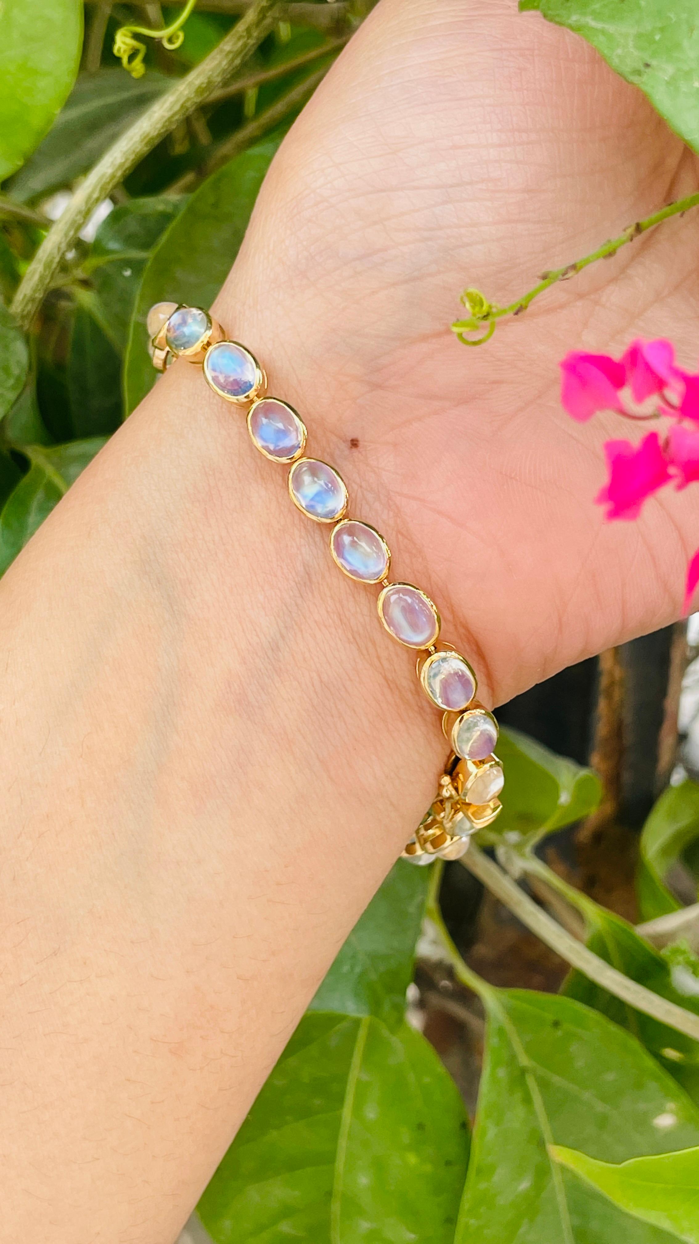 18K Yellow Gold Moonstone Tennis Bracelet In New Condition For Sale In Houston, TX