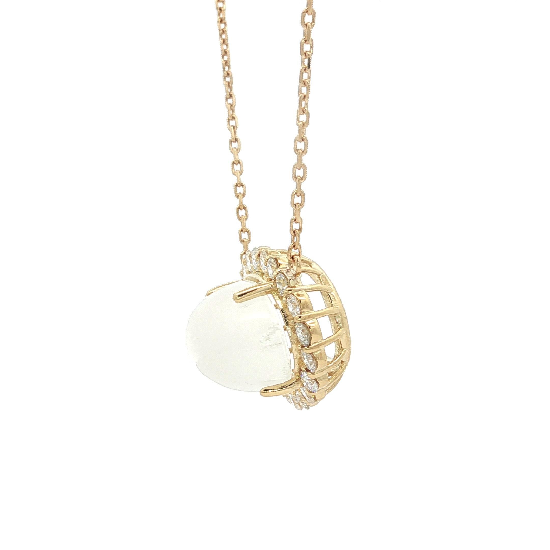 Collier ajustable en or jaune 18k avec pendentif en pierre de lune et halo de diamants en vente 7