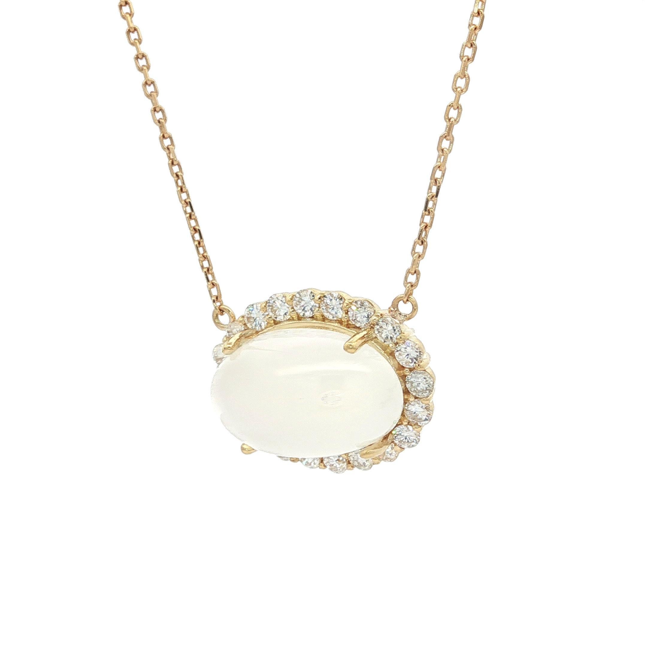 Collier ajustable en or jaune 18k avec pendentif en pierre de lune et halo de diamants en vente 8