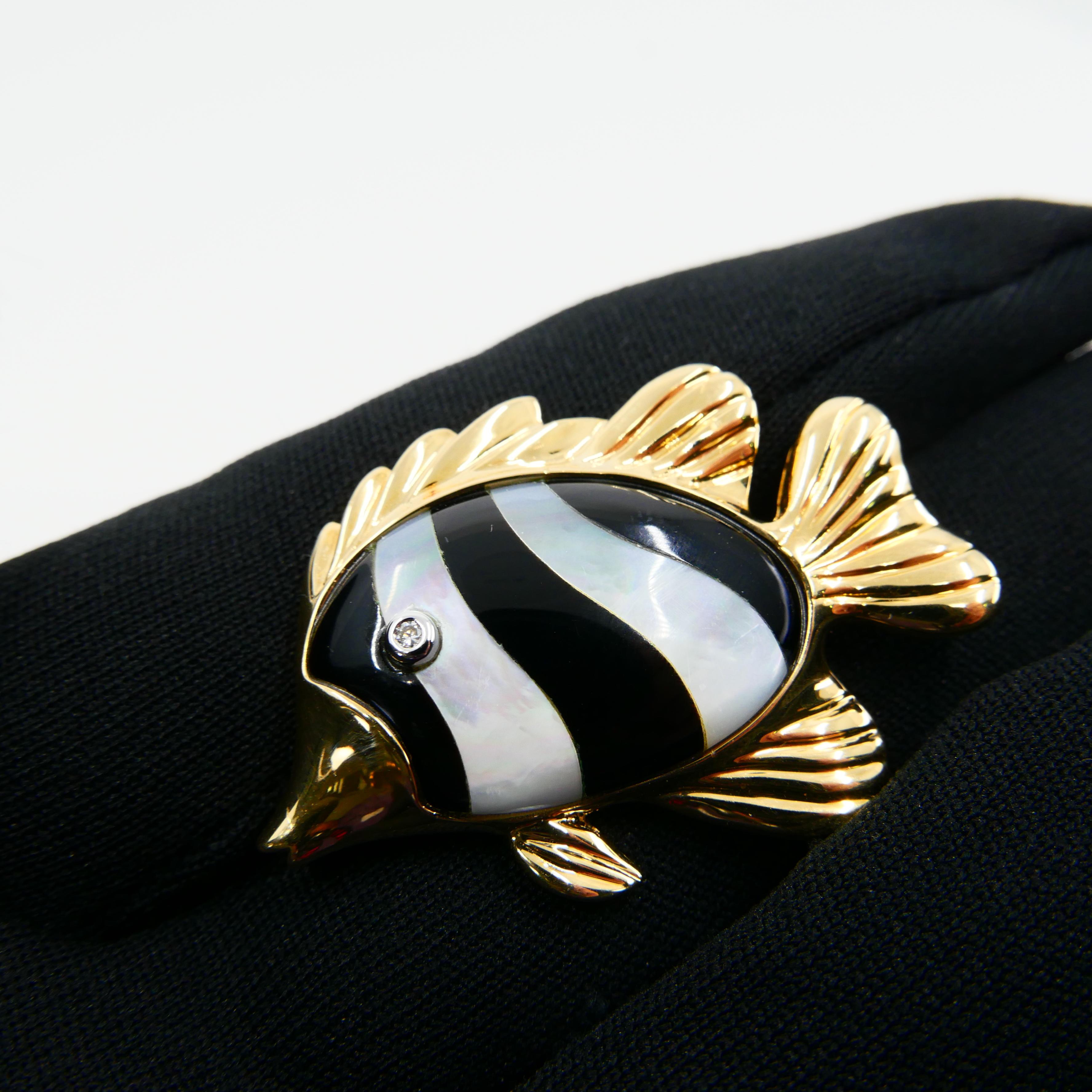Round Cut 18K Yellow Gold, Mother of Pearl Inlay and Diamond Fish Brooch For Sale