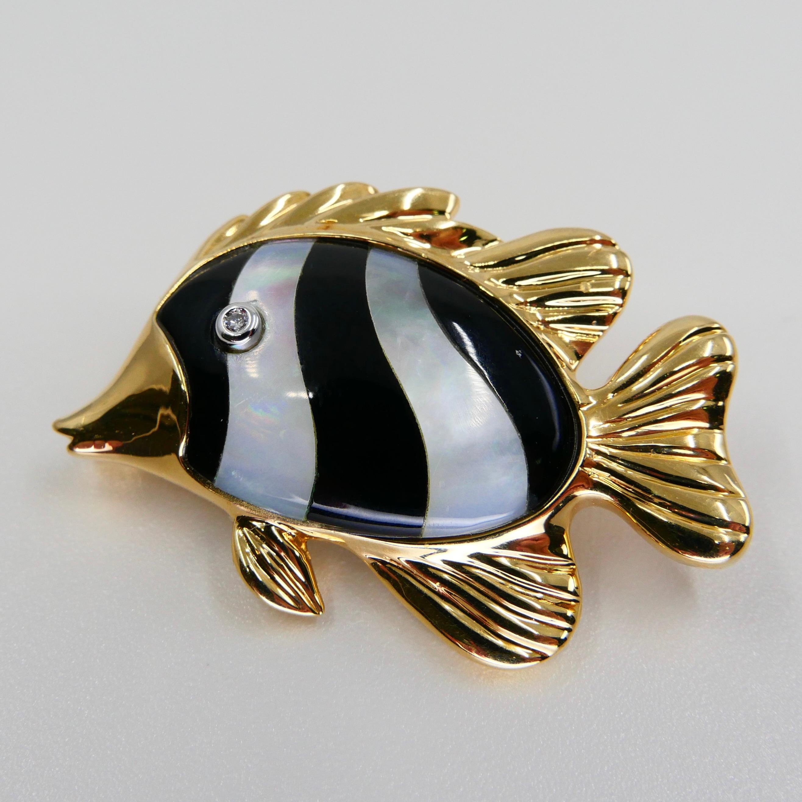 18K Yellow Gold, Mother of Pearl Inlay and Diamond Fish Brooch In New Condition For Sale In Hong Kong, HK