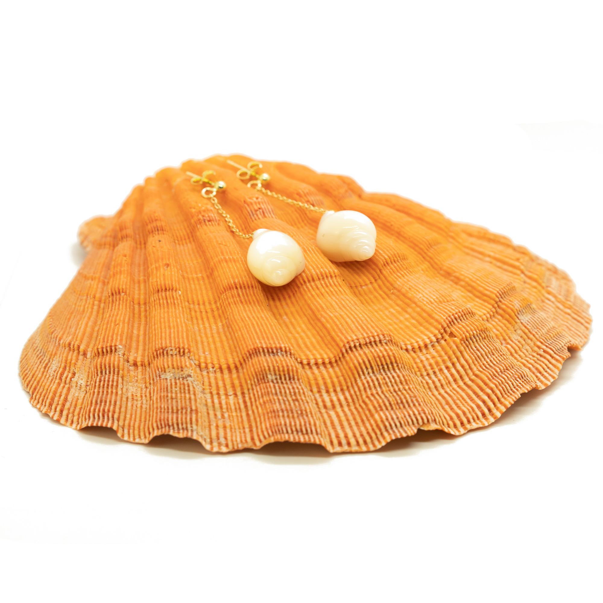 Pendants d'oreilles d'été en or jaune 18 carats et nacre en forme de coquillage Intini Jewels en vente 4