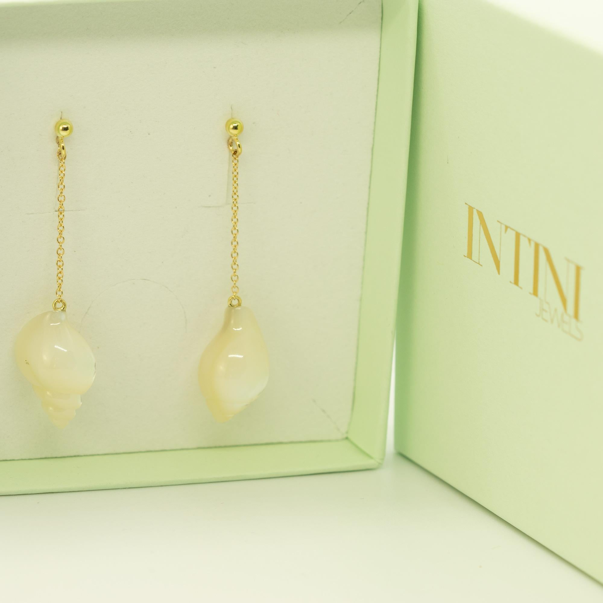 Pendants d'oreilles d'été en or jaune 18 carats et nacre en forme de coquillage Intini Jewels Neuf - En vente à Milano, IT