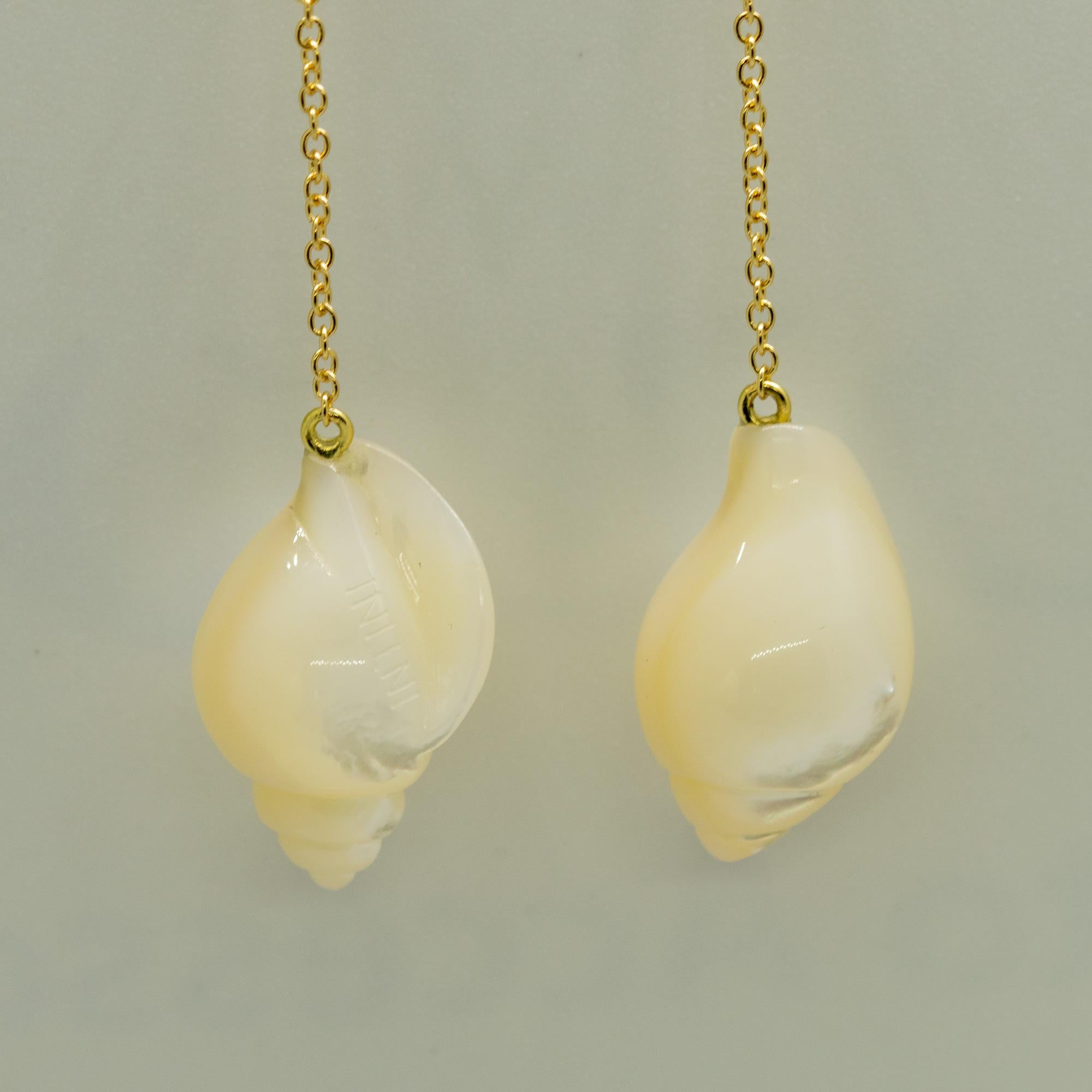 Pendants d'oreilles d'été en or jaune 18 carats et nacre en forme de coquillage Intini Jewels en vente 2
