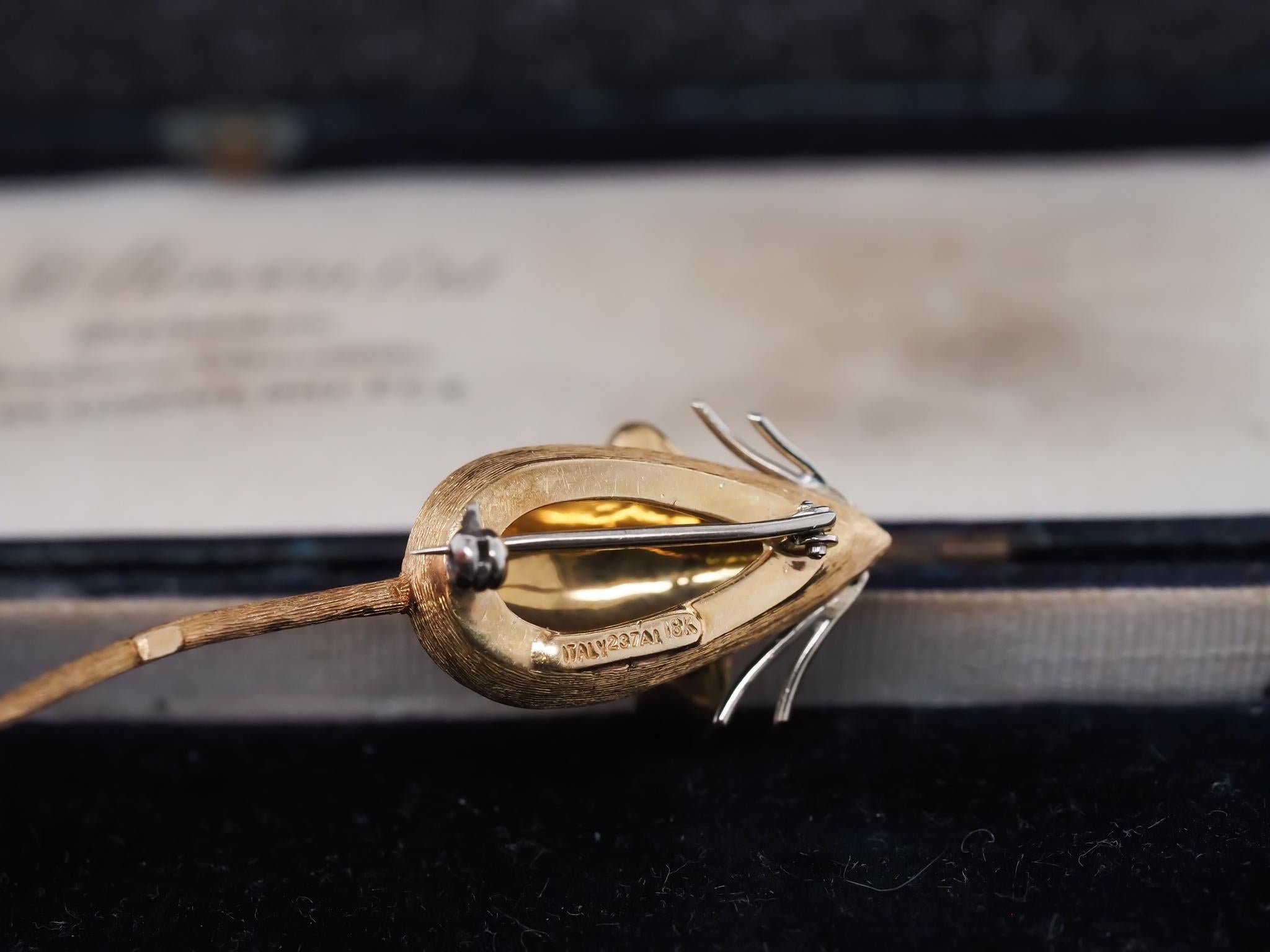 18 Karat Gelbgold Maus Rubin Augen mit langer Schleife Brosche Pin im Angebot 3