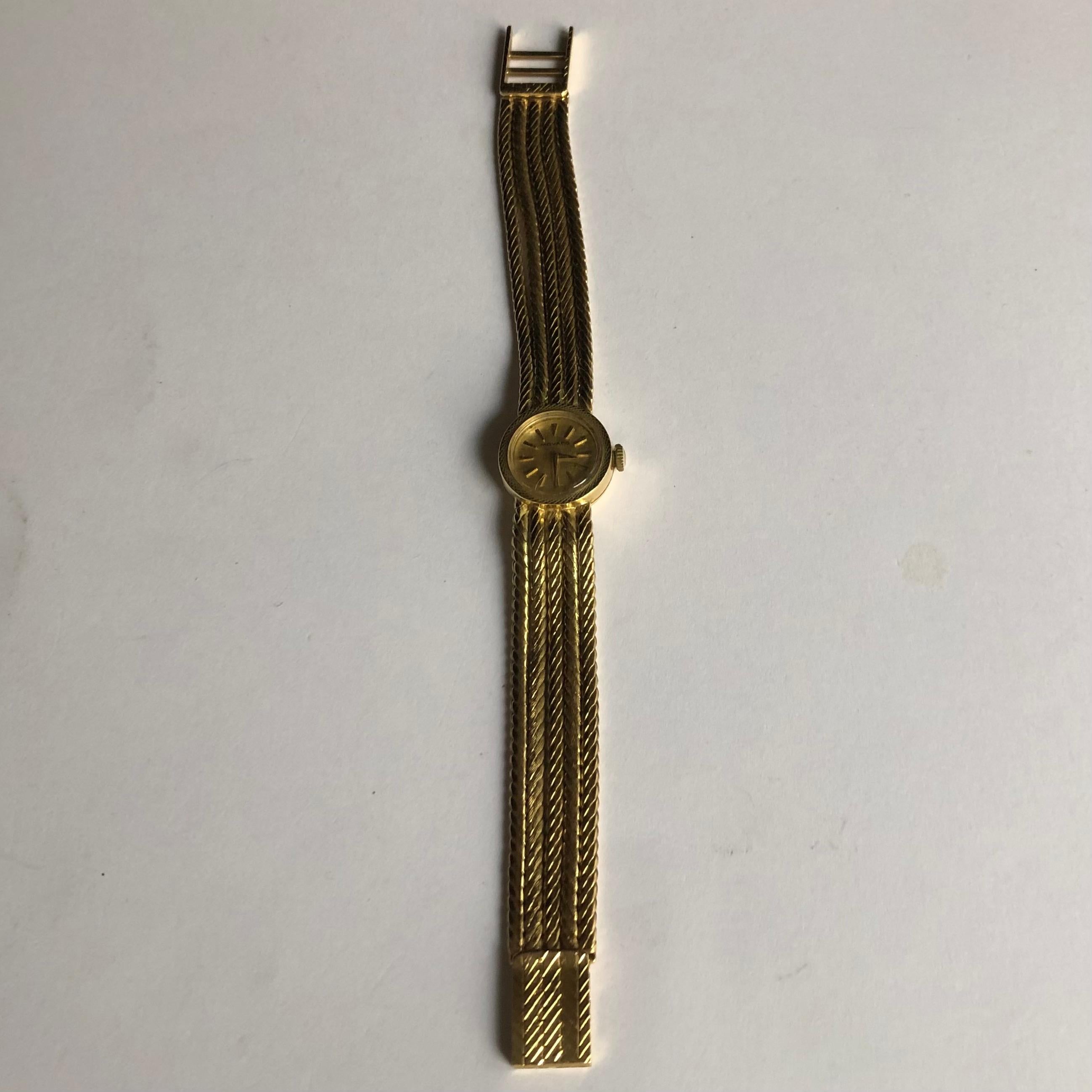 Full 18k Yellow Gold Movado jewel-watch. To be noted the beautiful, flexible, handmade 18K original gold bracelet, made of 5 chain-like elements.
Comes with original box.
Made in Switzerland. 
Hand-wound mechanical.

Weight: 40.08g 
Length:  16.5cm
