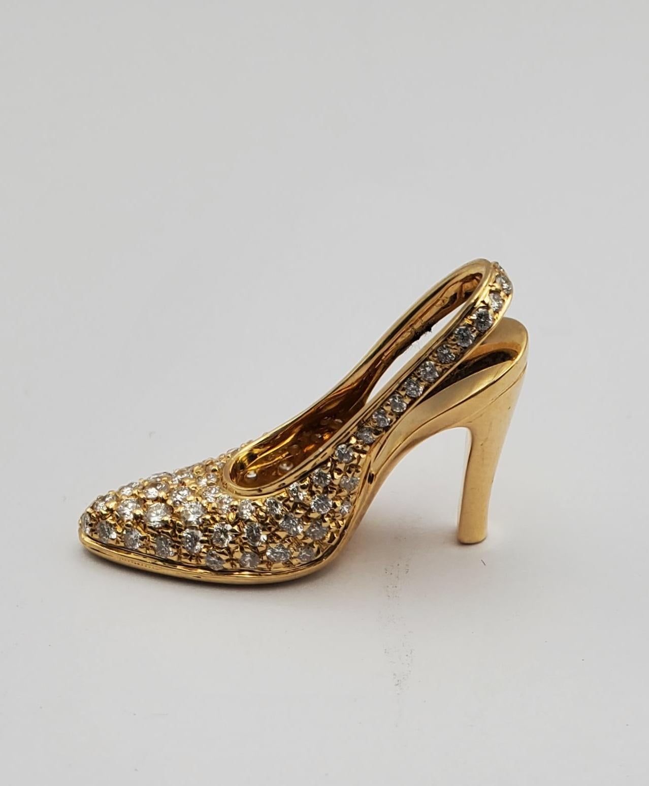 Modern 18K Yellow Gold Mulberry Stiletto Shoe Pendant For Sale