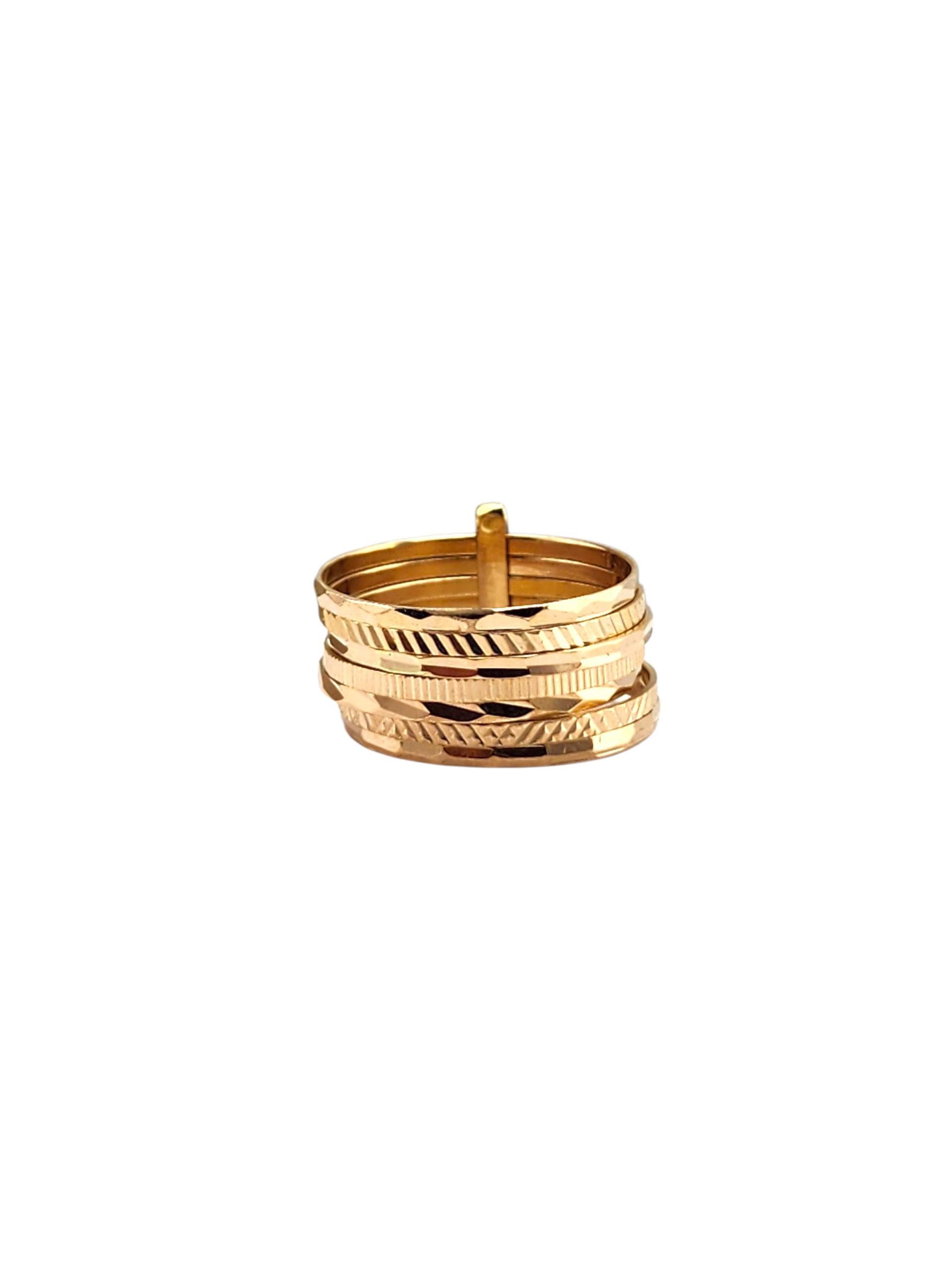 18K Gelbgold Multi Band Ring mit Herz Charme Größe 7 #22415 im Zustand „Gut“ im Angebot in Washington Depot, CT