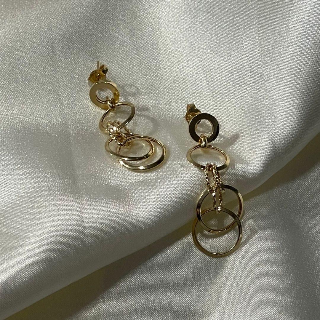 Orecchini a goccia a più cerchi in oro giallo 18K in vendita 2