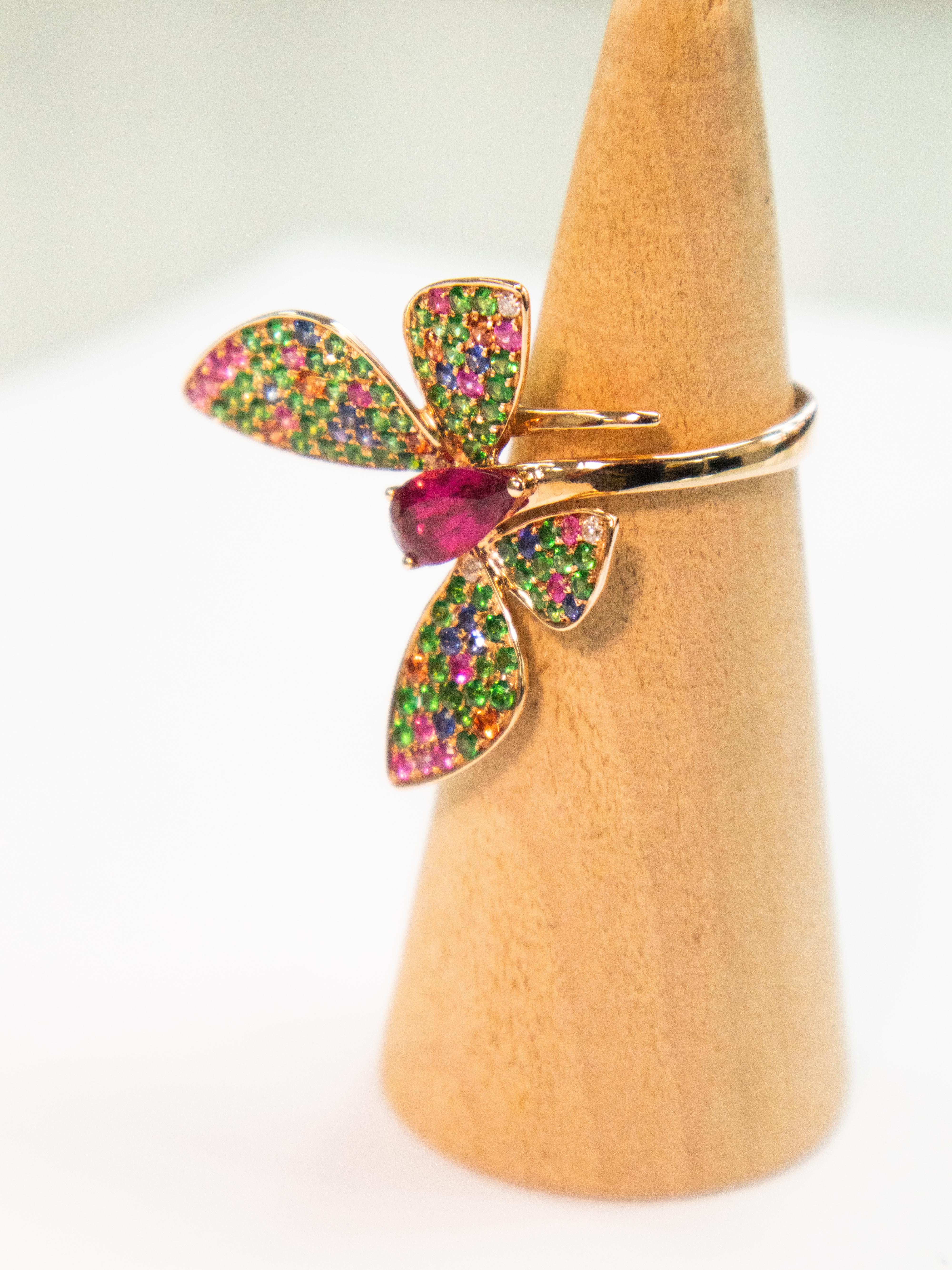 18K Yellow Gold Multi-Color Sapphire Butterfly Ring

This enchanting butterfly ring is a true statement piece, featuring a stunning composition of vibrant multi-color sapphires, set against the warm glow of 18K yellow gold. The intricate detailing