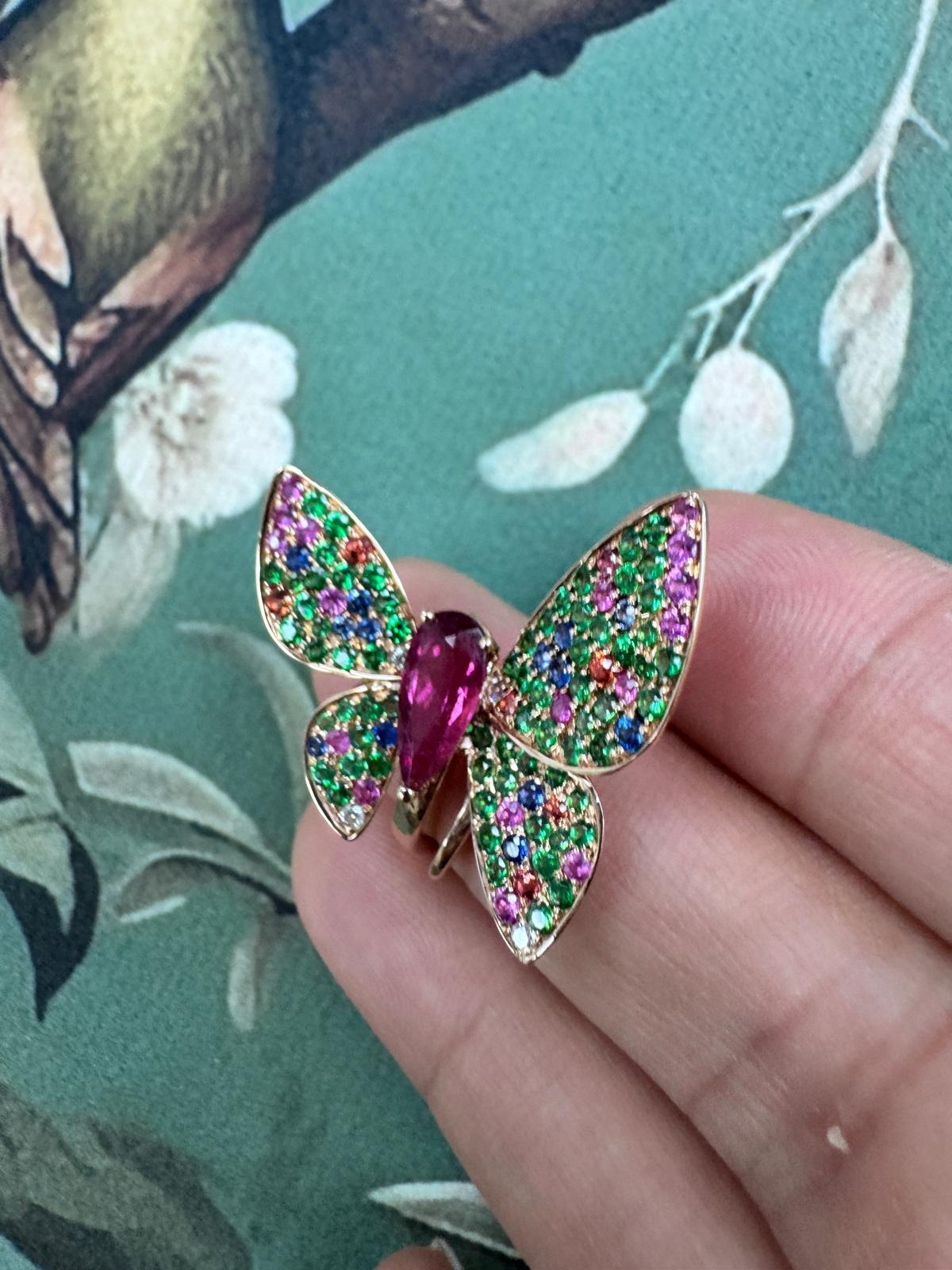 18K Yellow Gold Multi-Color Sapphire Butterfly Ring In New Condition In Hong Kong, HK