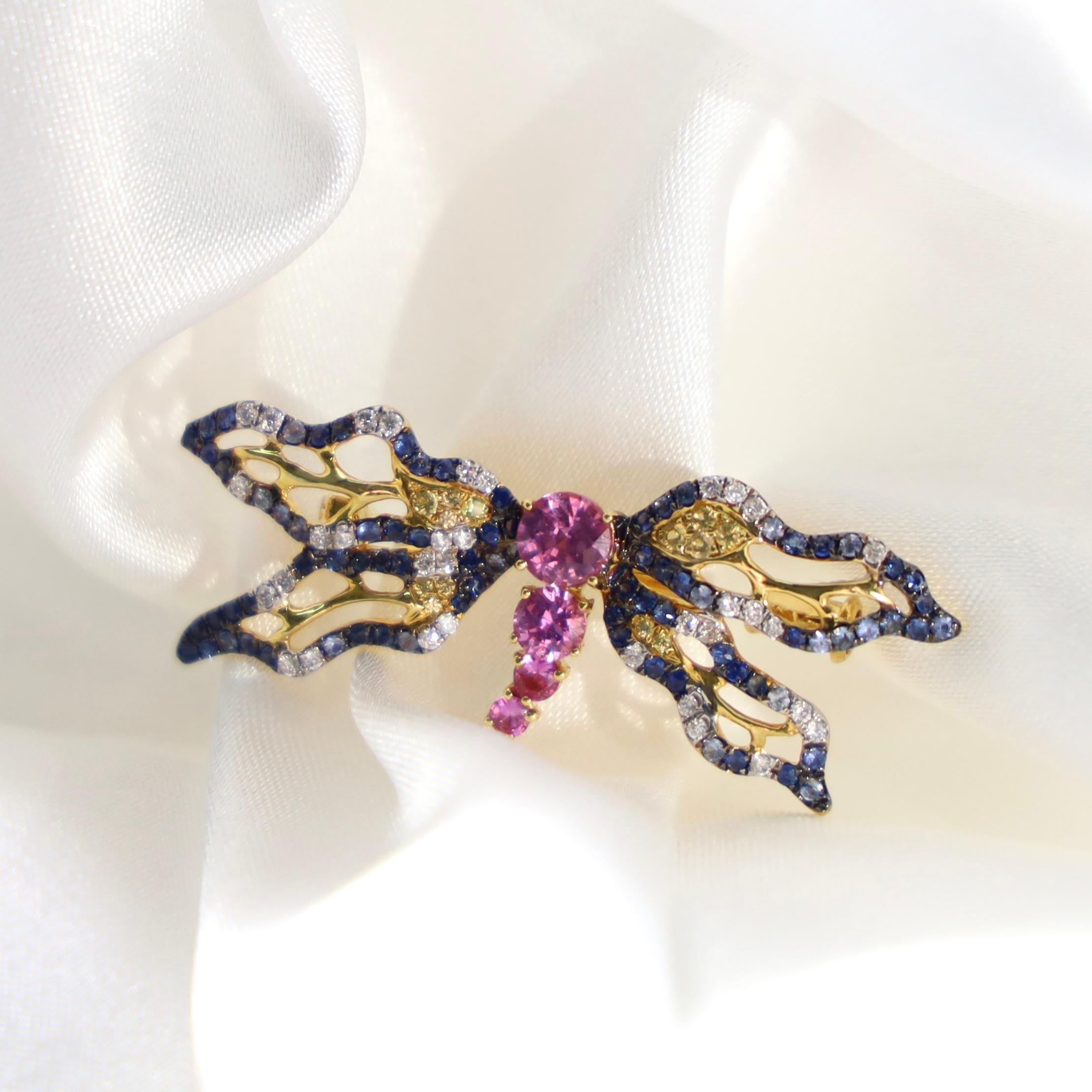 18K Yellow Gold Multi-Color Sapphire Dragonfly Brooch Pendant with Diamonds

4 Pink Sapphires - 0.447 CT
40 Diamonds - 0.184 CT
94 Sapphires - 0.67 CT
18K Yellow Gold - 3.33 GM